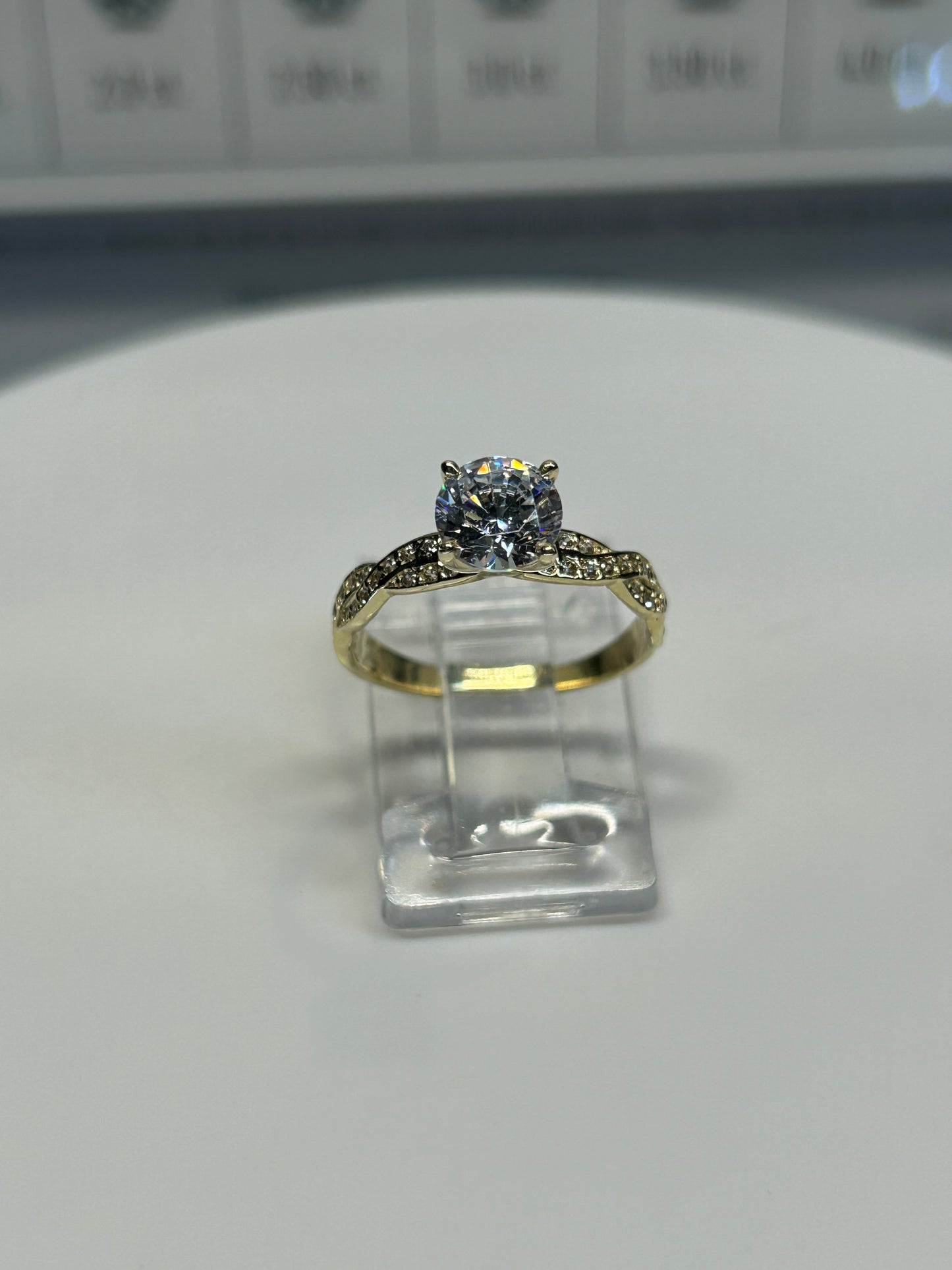 Anillo de compromiso en oro
