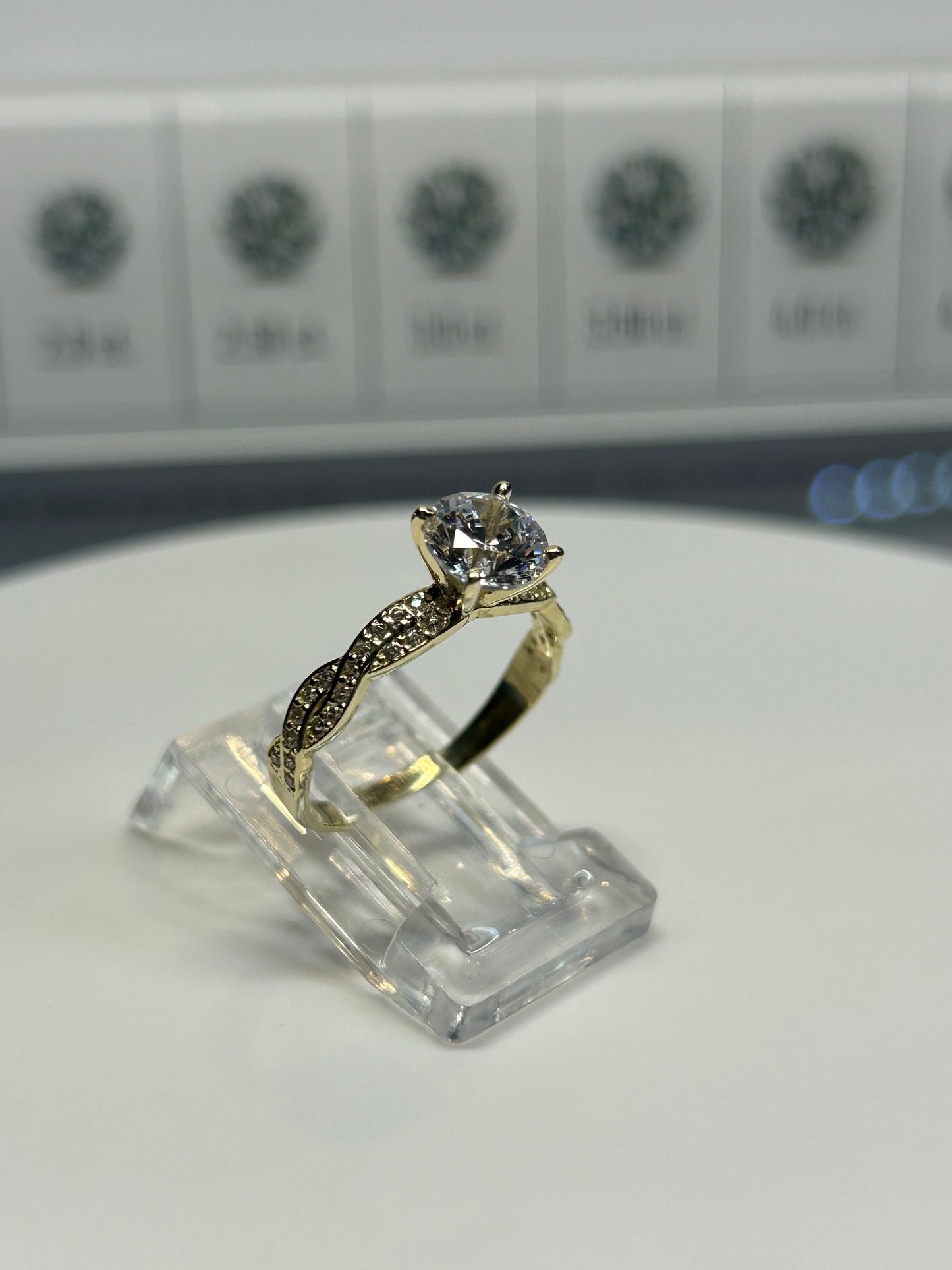Anillo de compromiso en oro