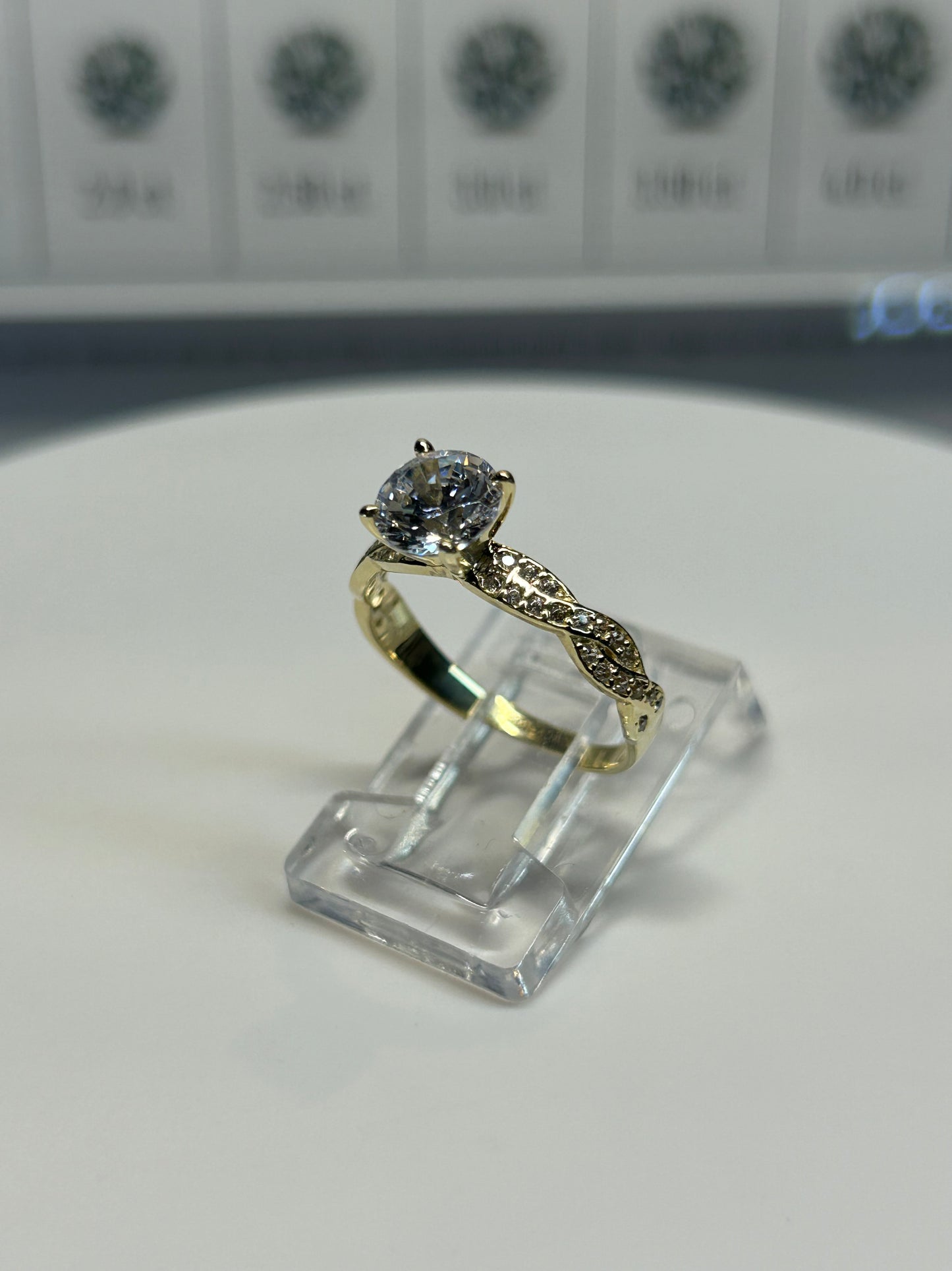 Anillo de compromiso en oro