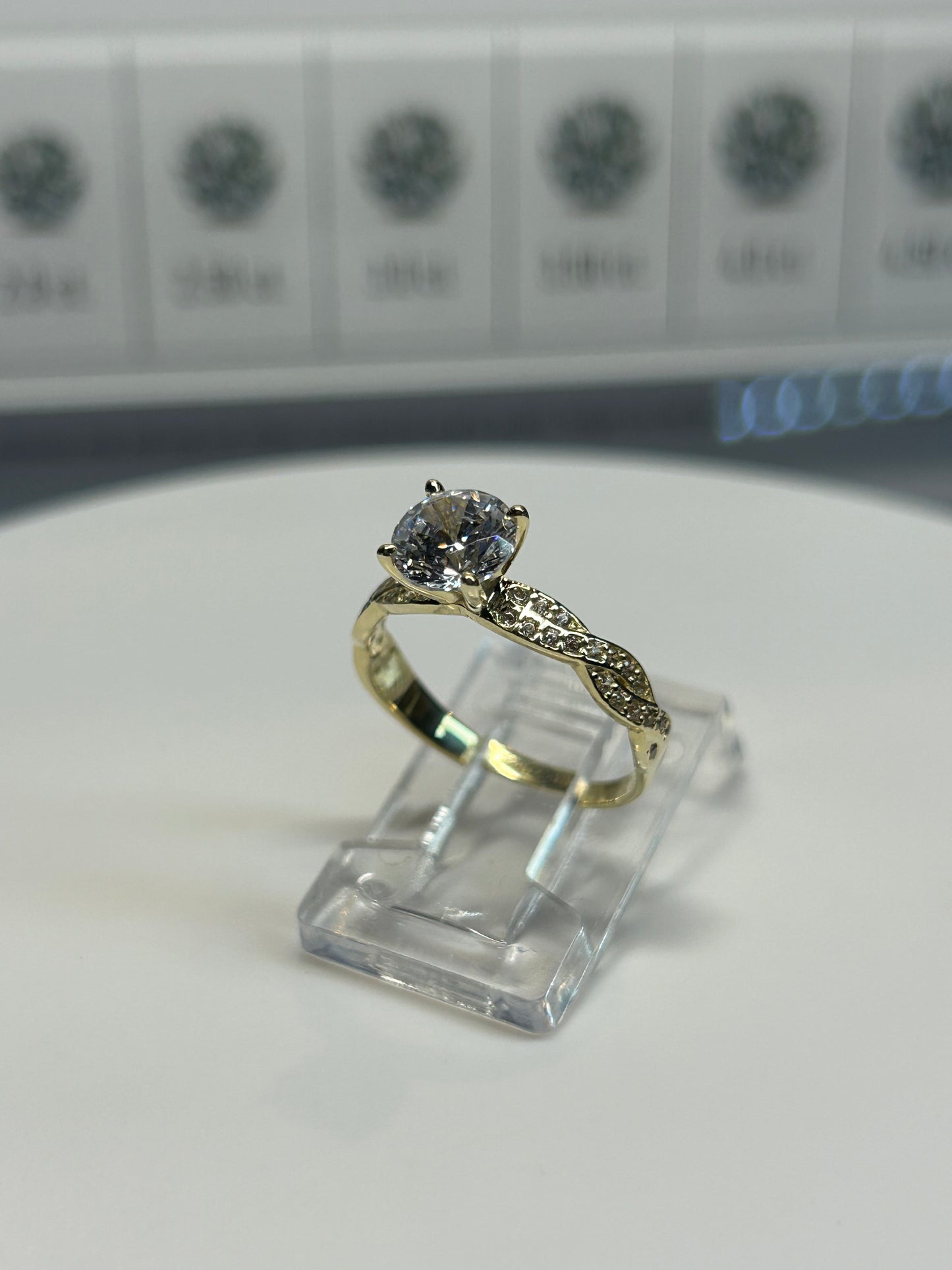 Anillo de compromiso en oro