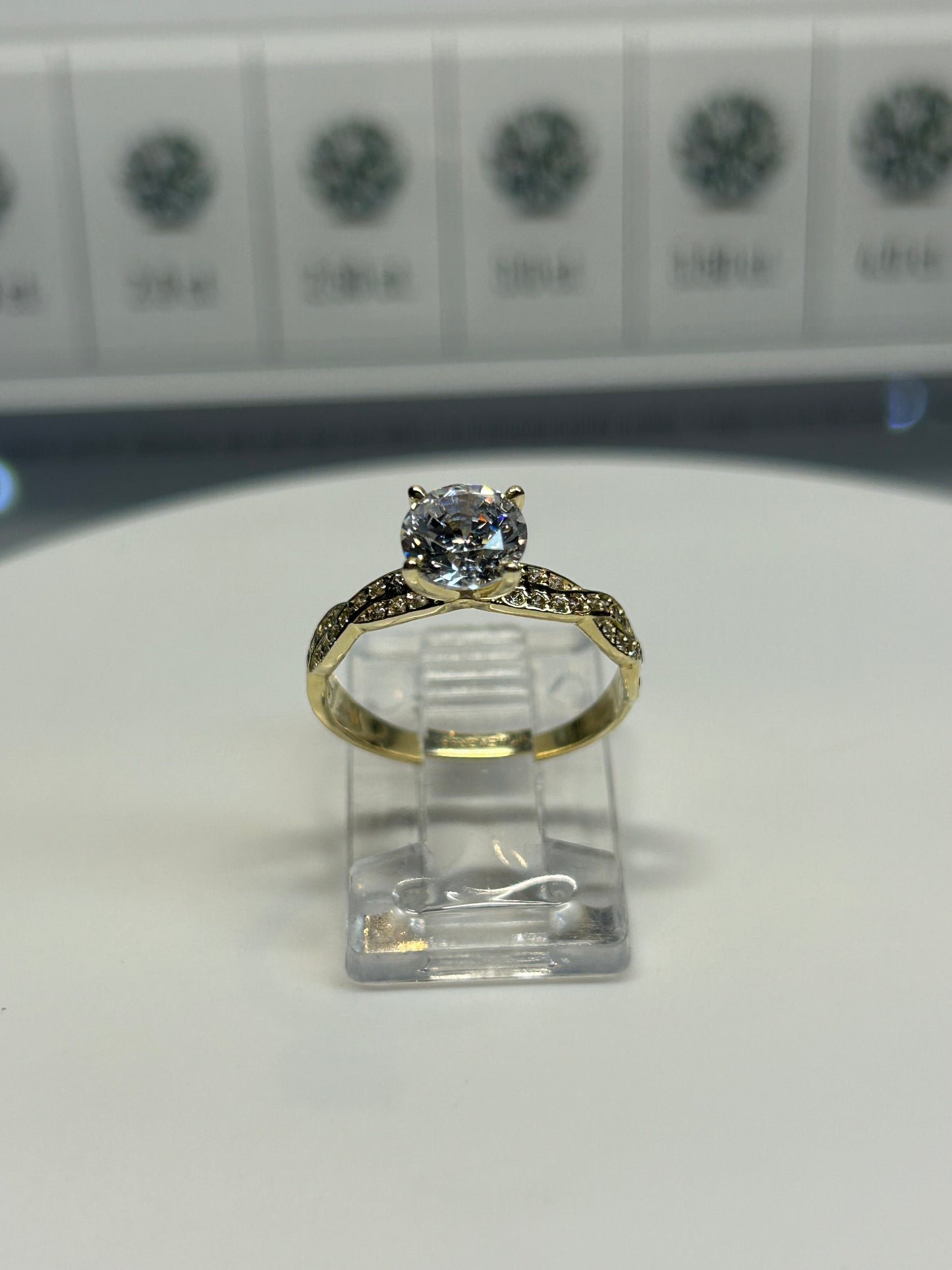 Anillo de compromiso en oro