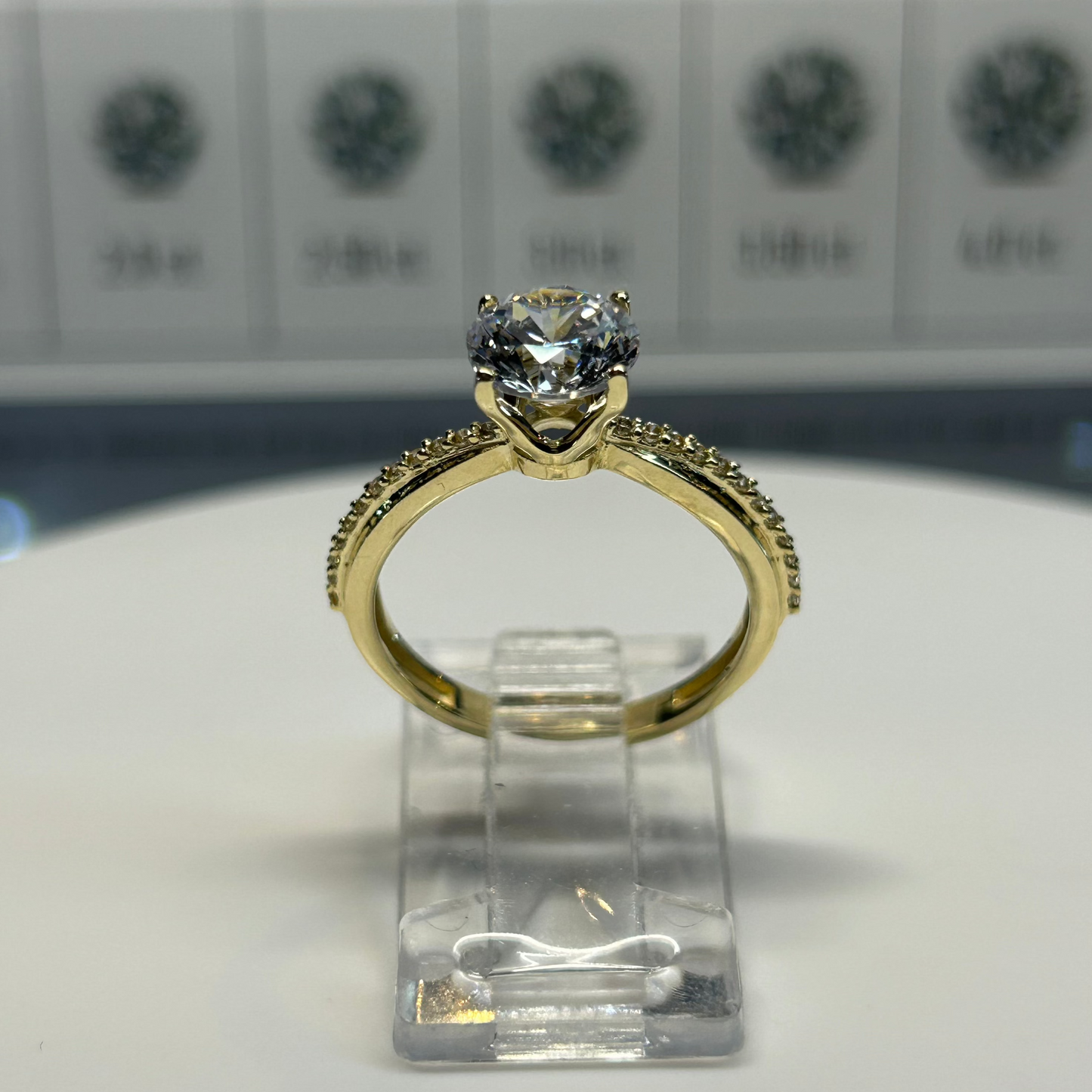 Anillo de compromiso en oro