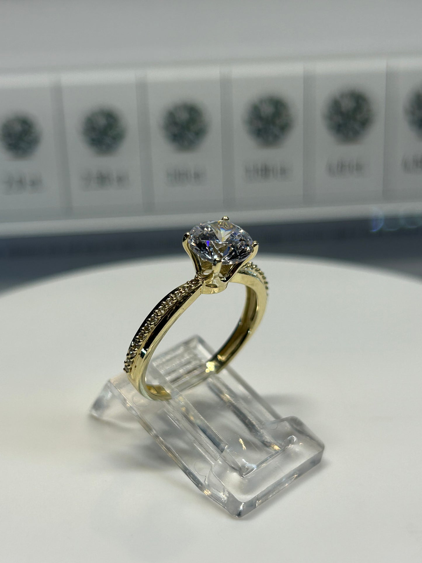 Anillo de compromiso en oro