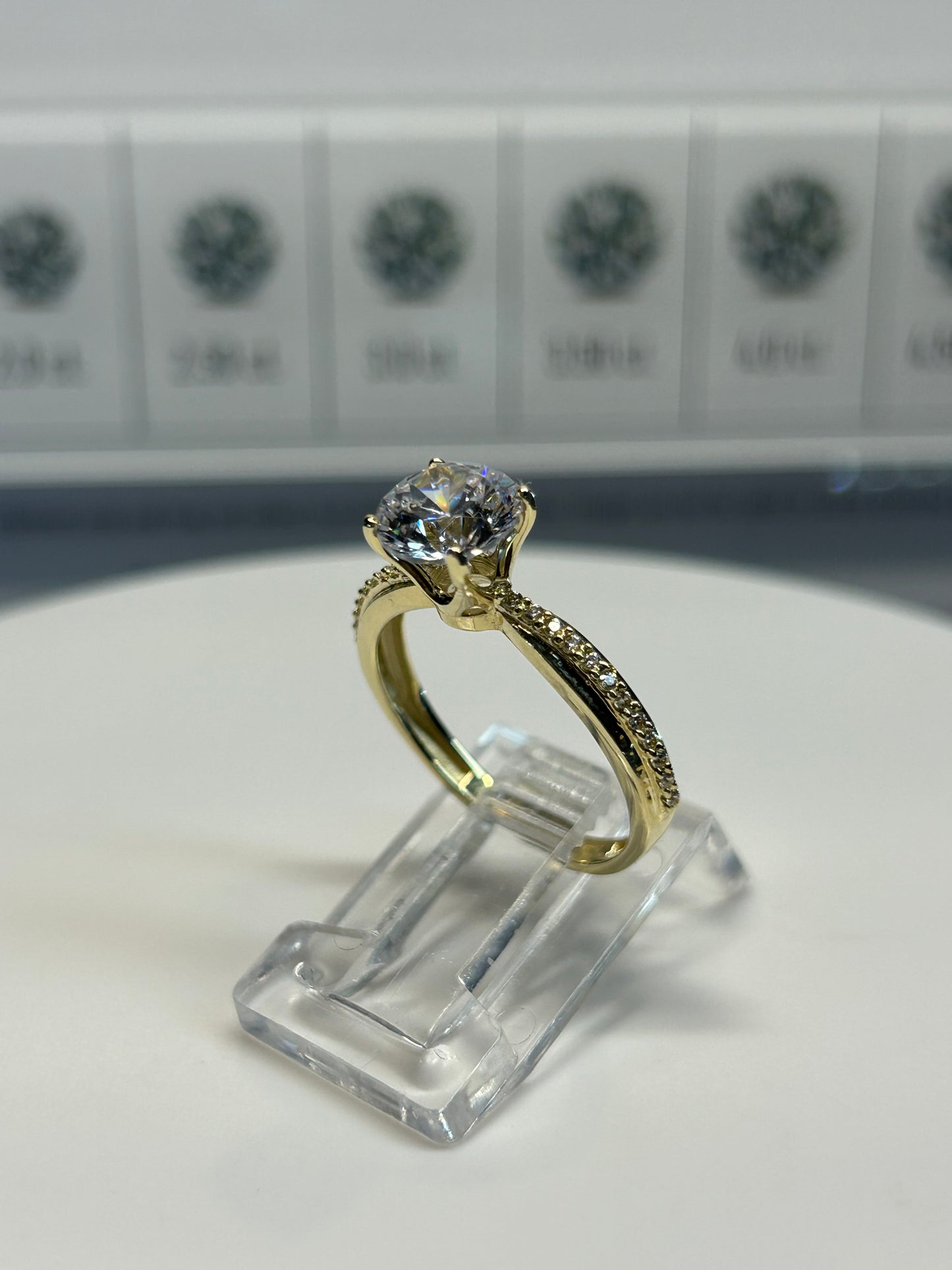 Anillo de compromiso en oro