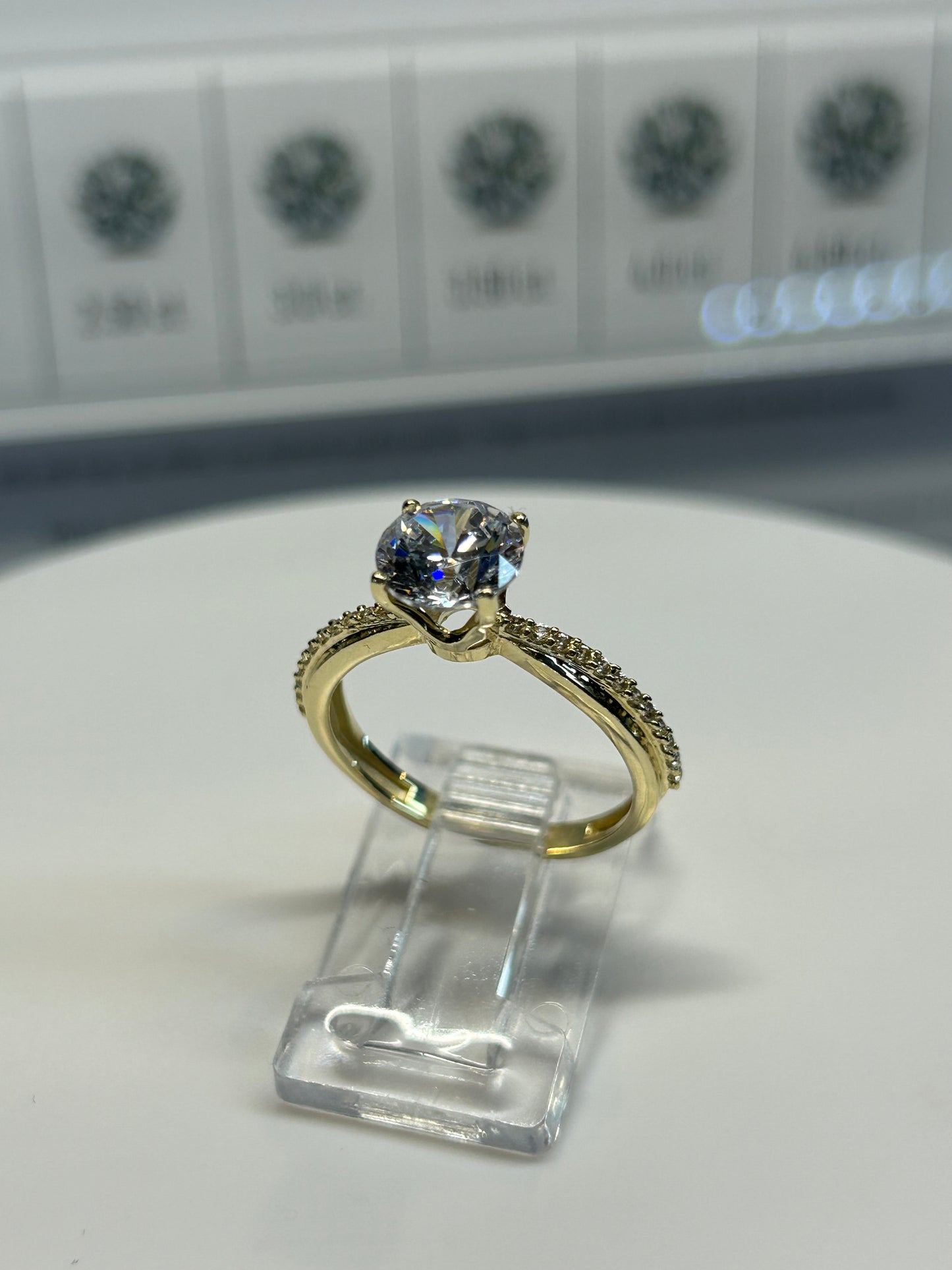 Anillo de compromiso en oro