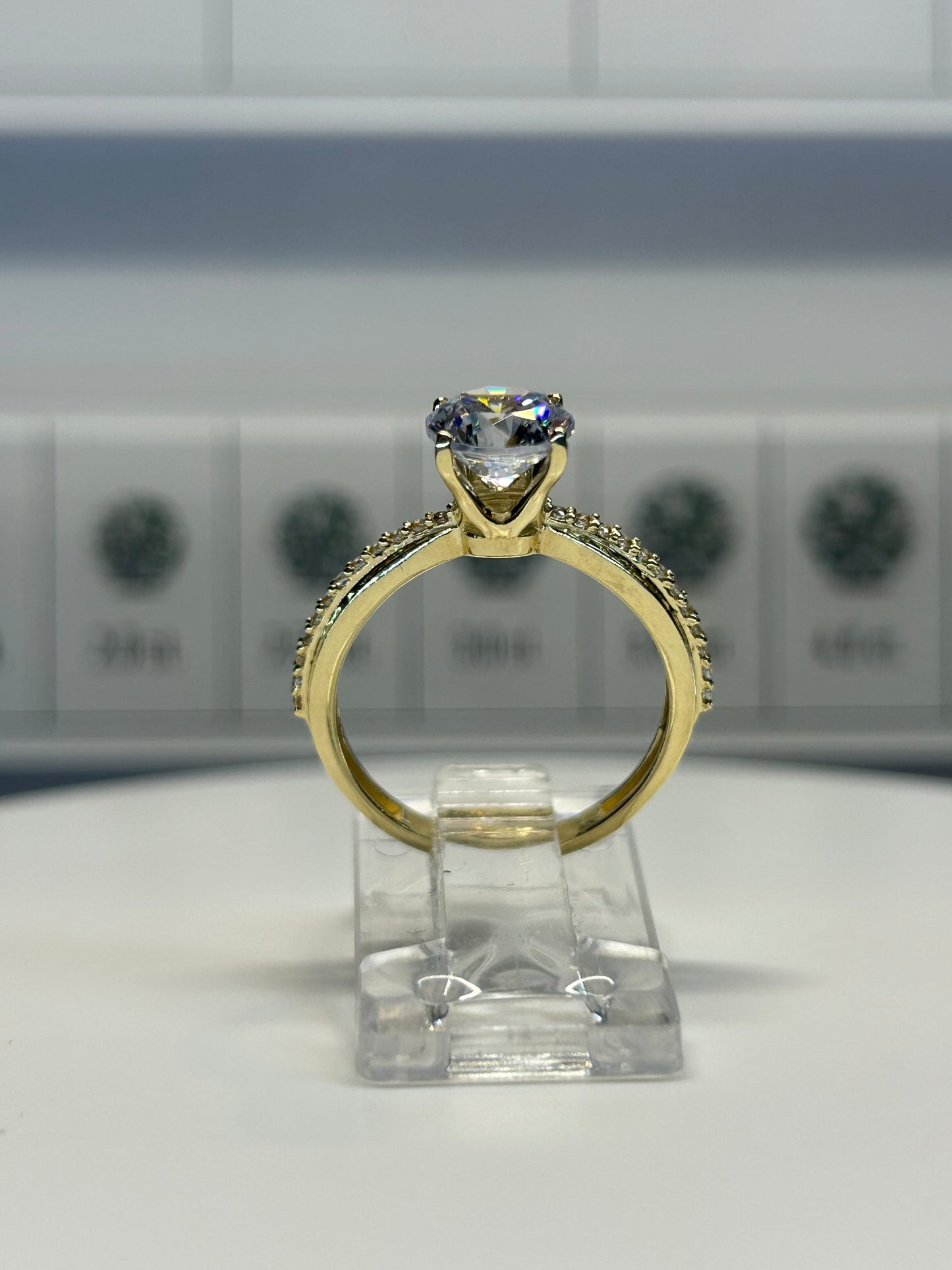 Anillo de compromiso en oro