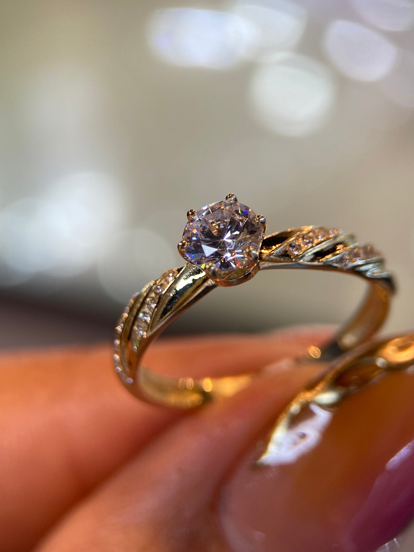 Anillo de compromiso en oro