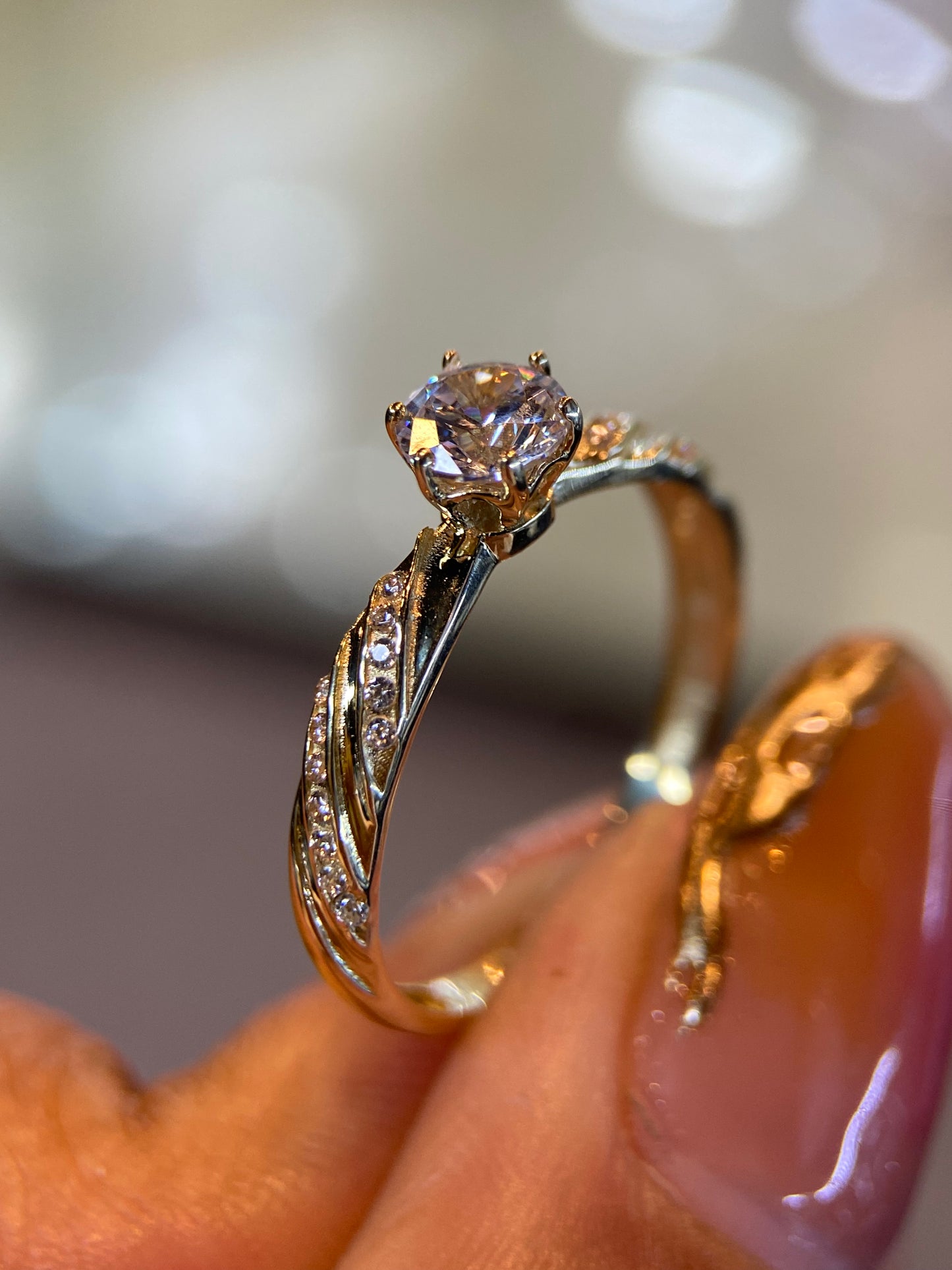 Anillo de compromiso en oro
