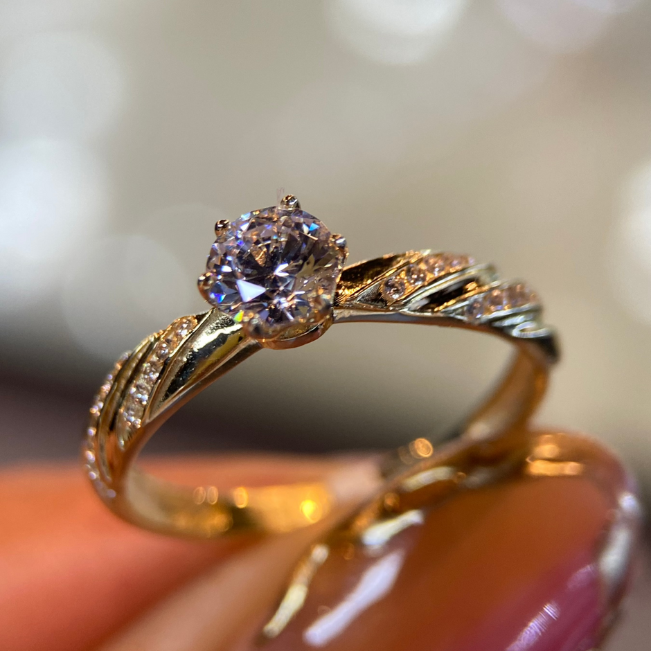 Anillo de compromiso en oro