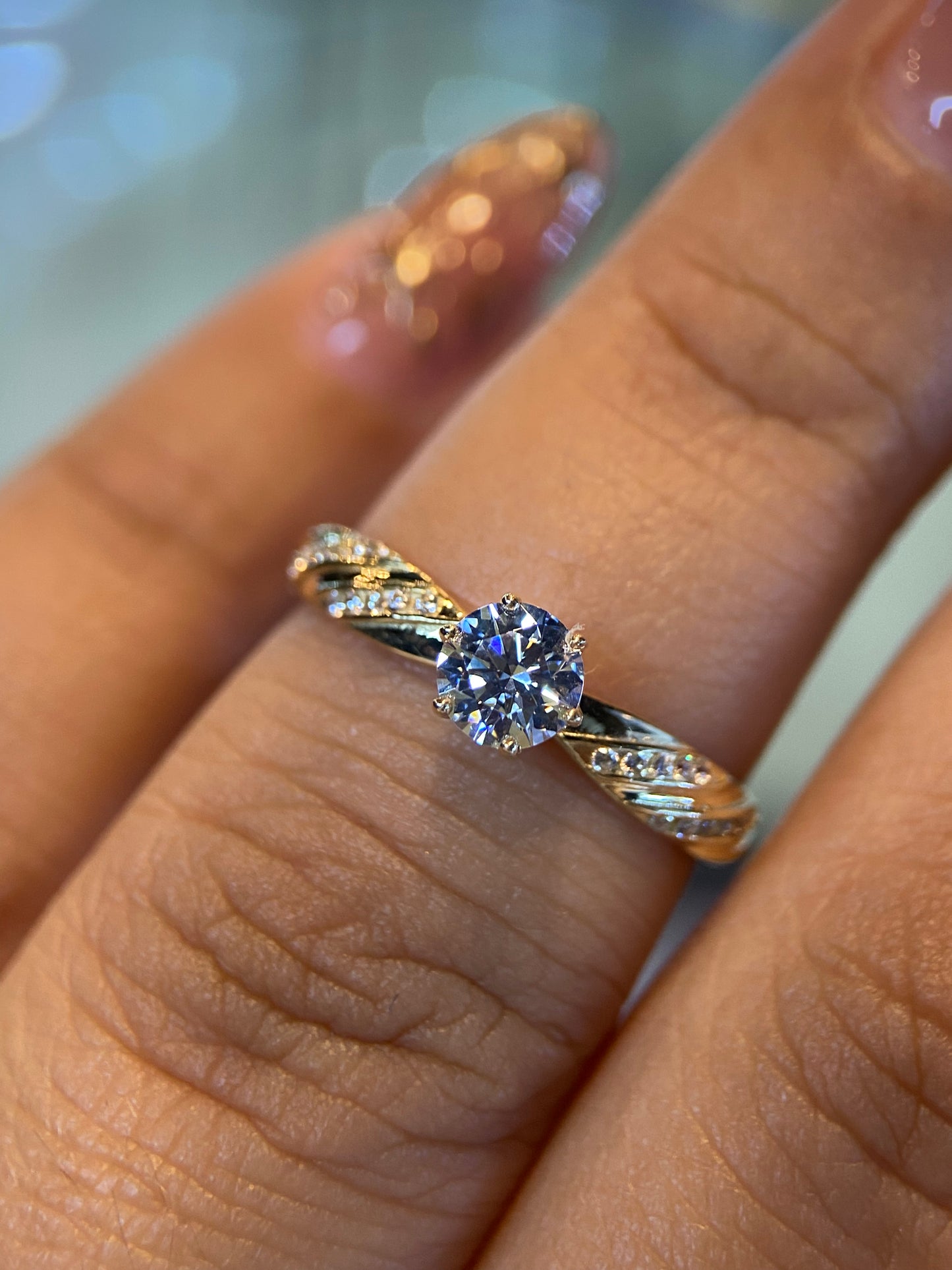 Anillo de compromiso en oro