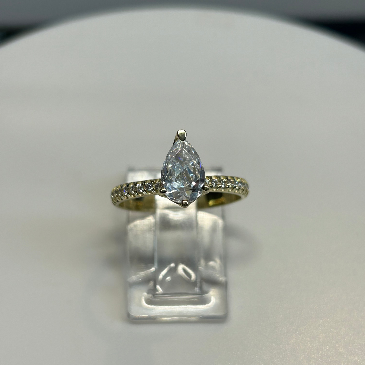 Anillo de compromiso en oro