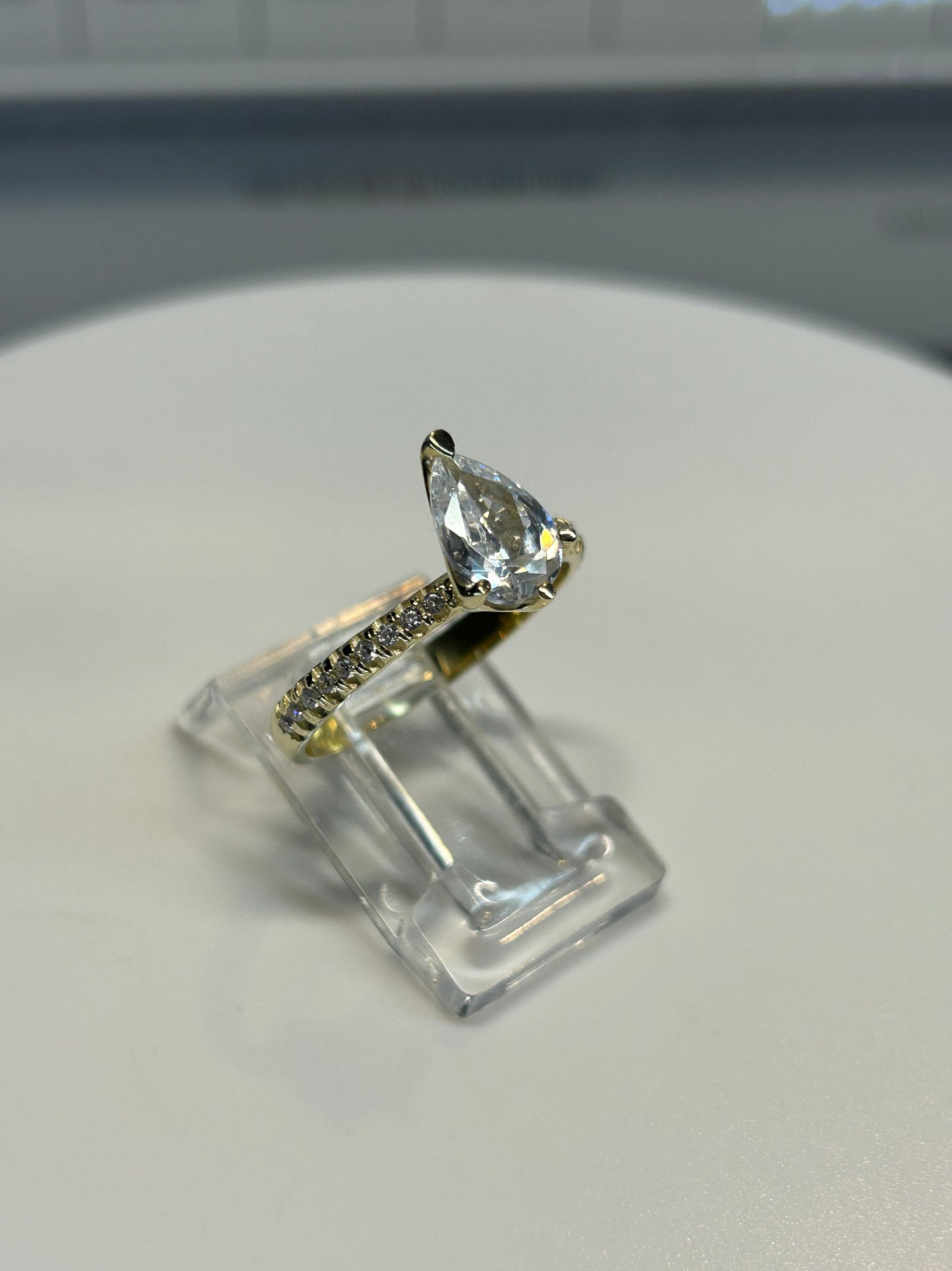 Anillo de compromiso en oro