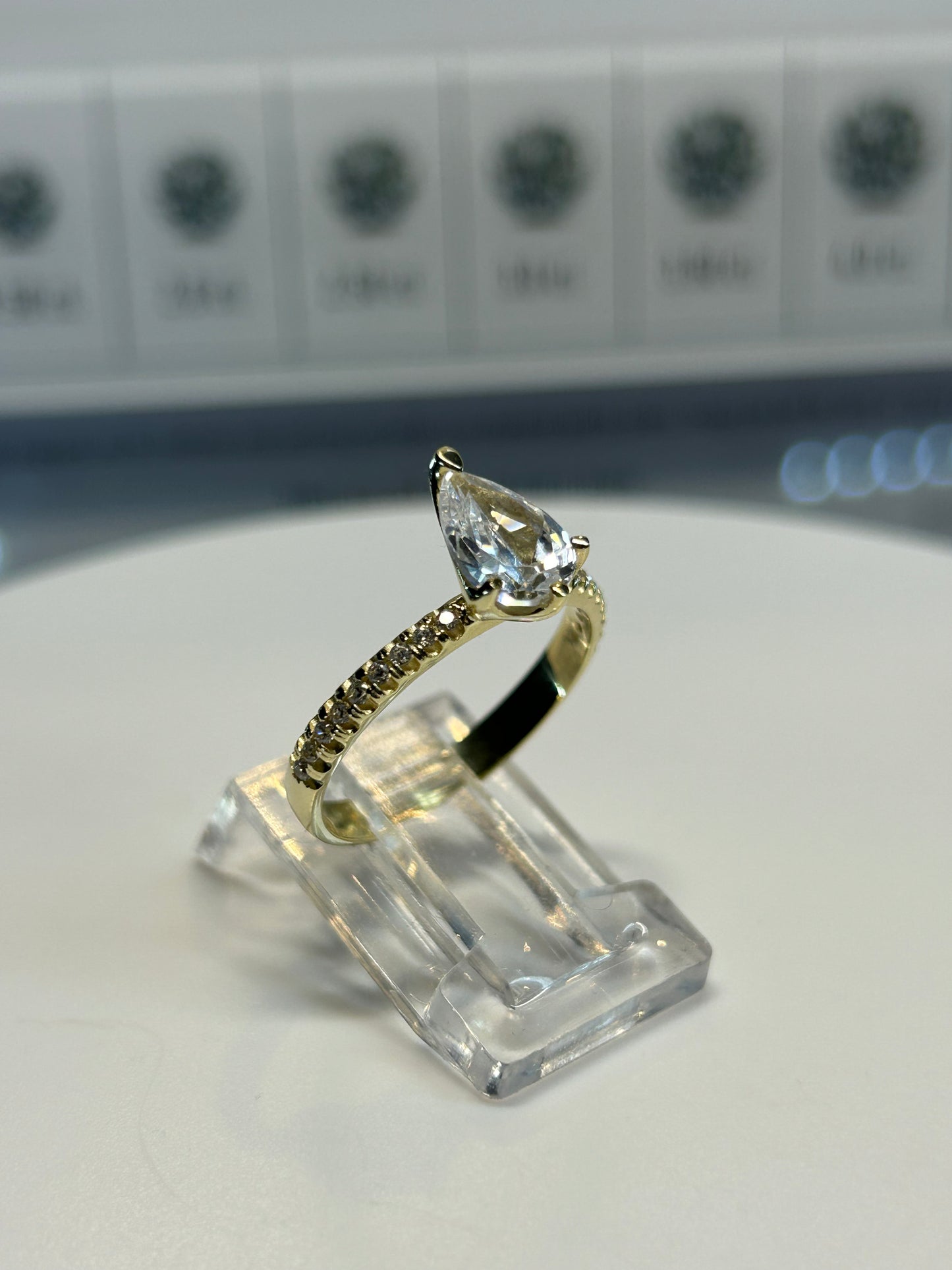 Anillo de compromiso en oro