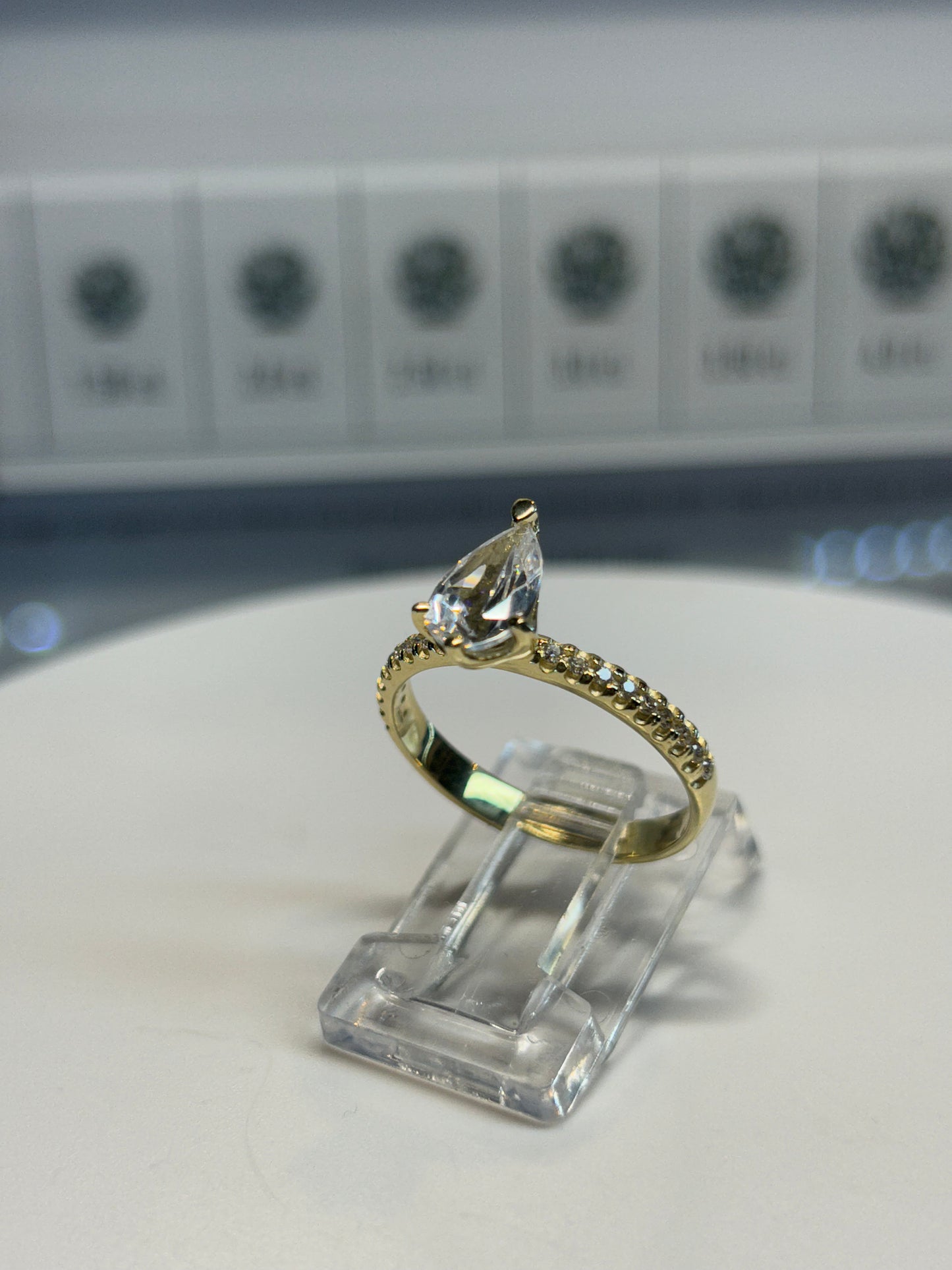 Anillo de compromiso en oro