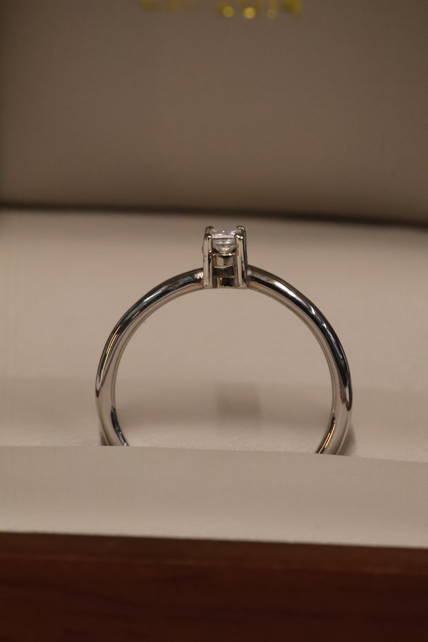 Anillo OF1188 en oro blanco 14k con diamante natural .11ct