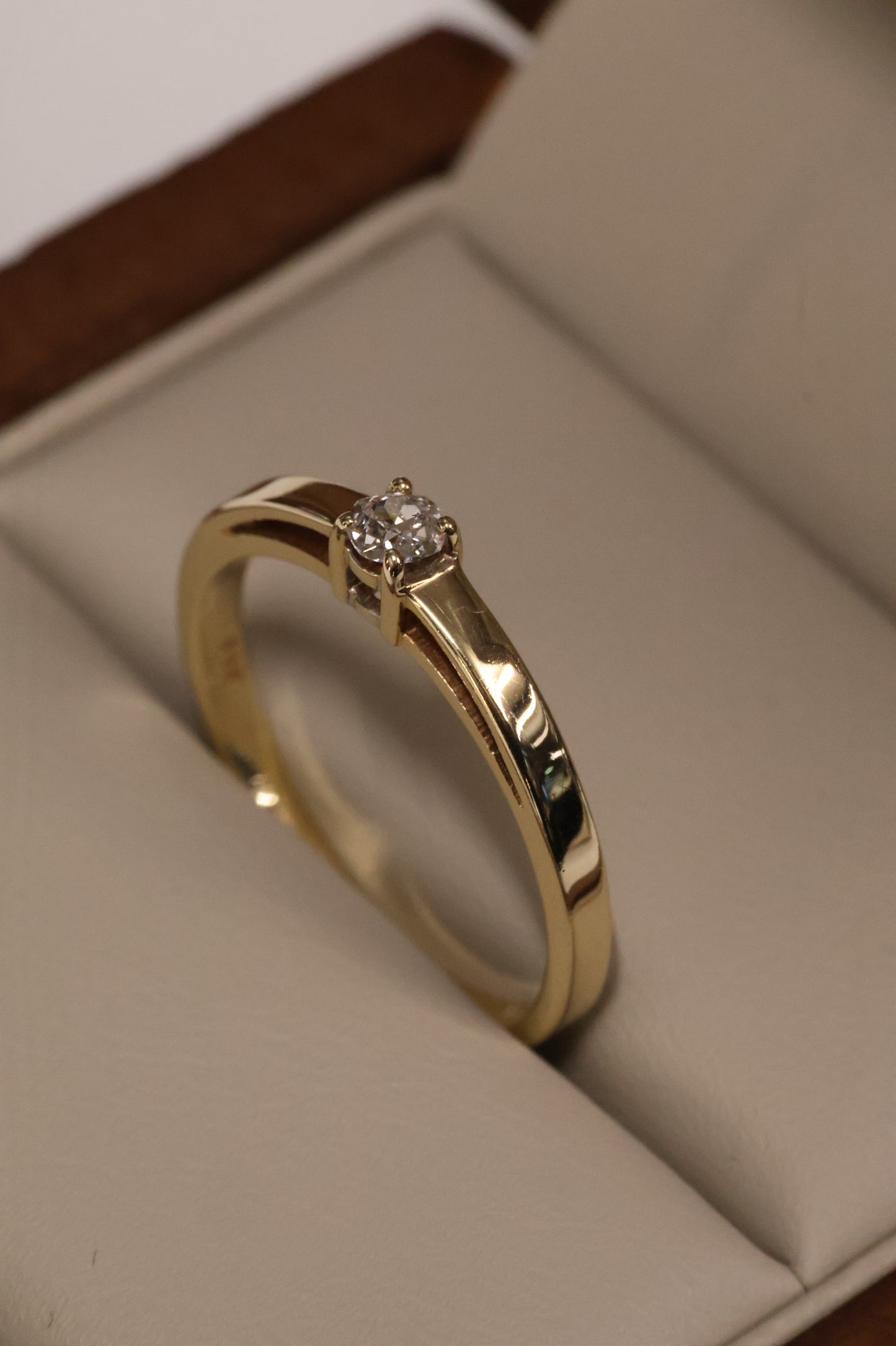 Anillo OF1819 en oro amarillo 14k con diamante natural.15ct