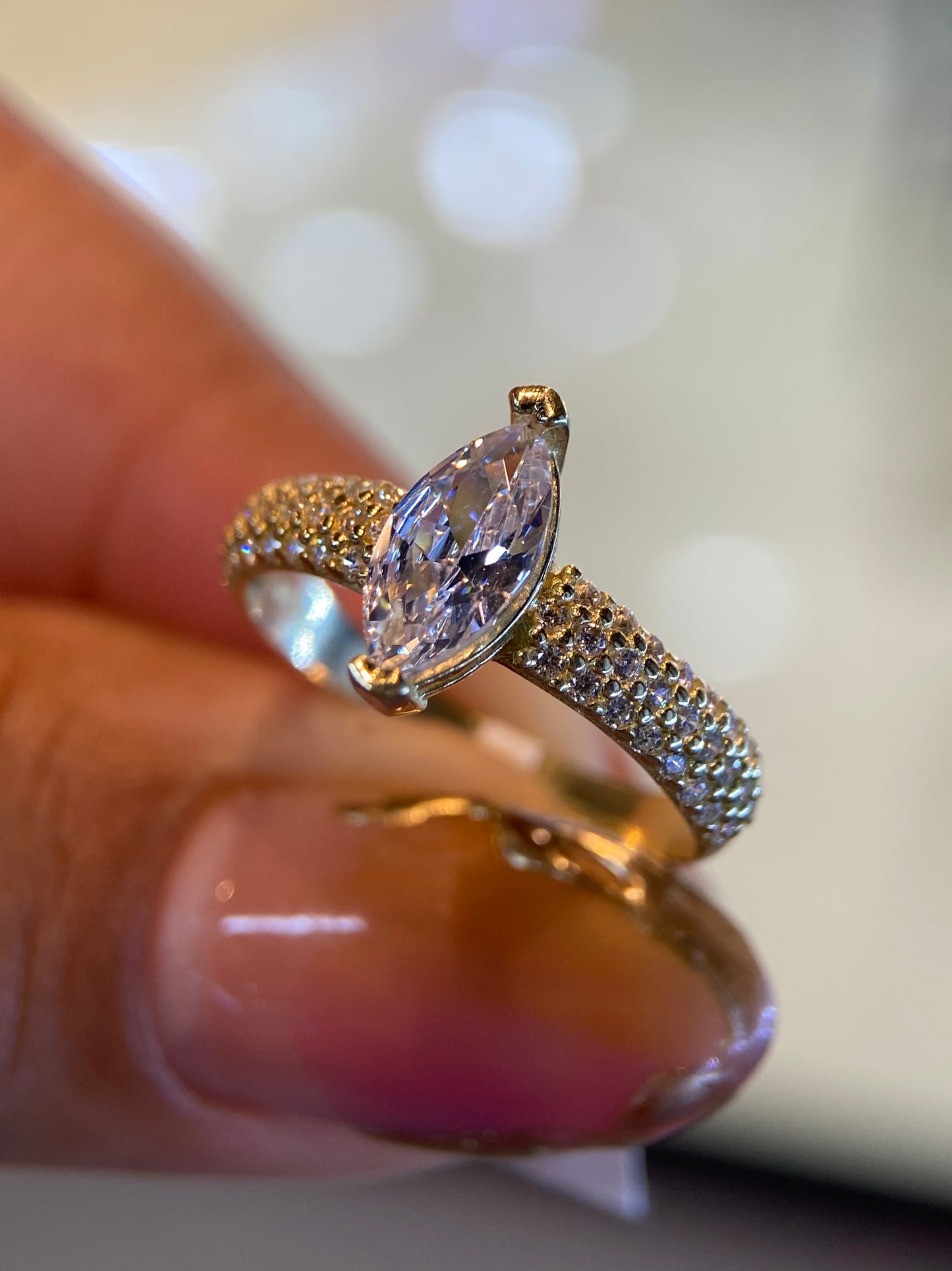 Anillo de compromiso en oro