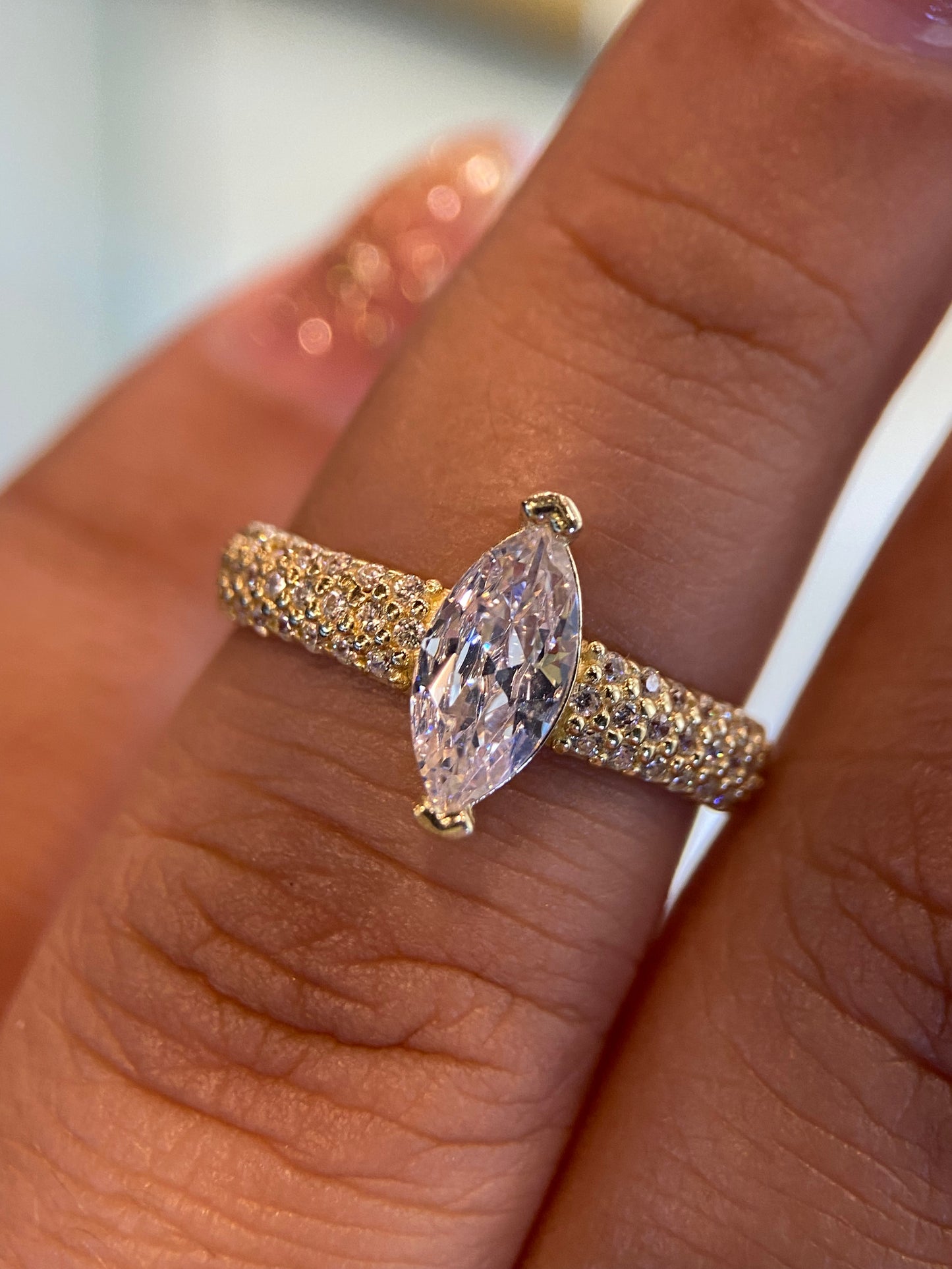 Anillo de compromiso en oro