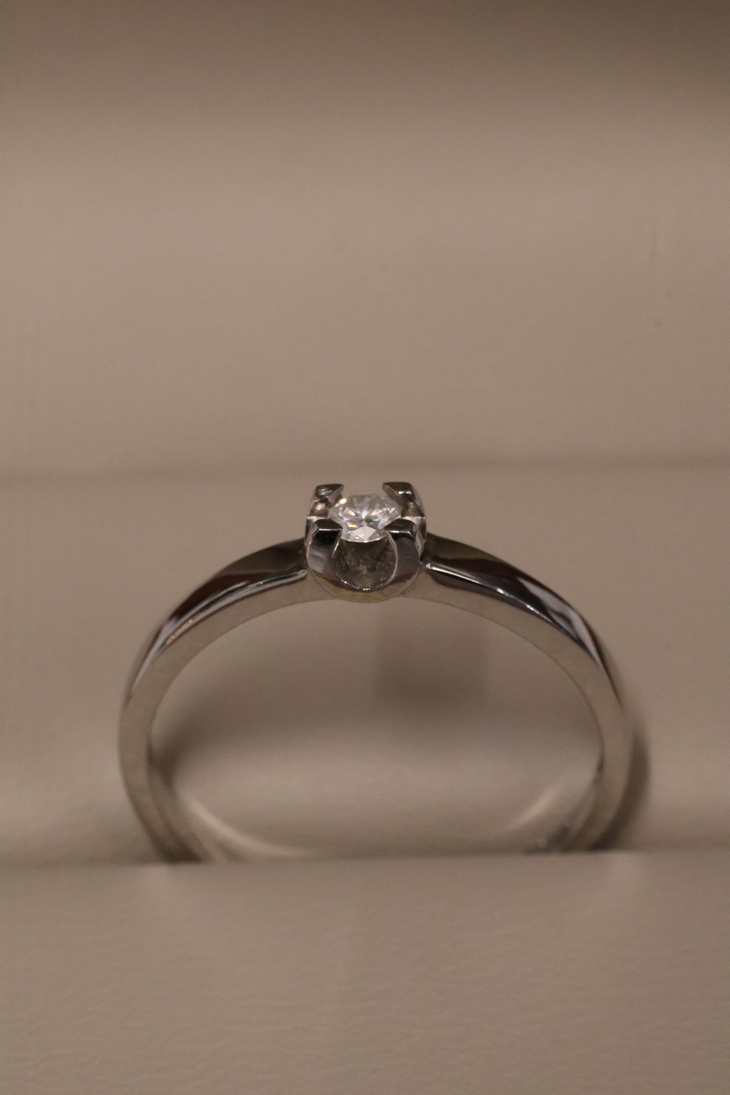 Anillo OF1213 en oro blanco 14k con diamate natural .10ct