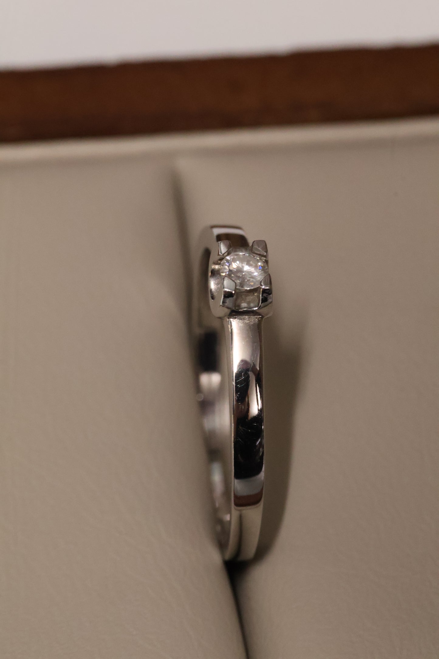 Anillo OF1213 en oro blanco 14k con diamate natural .10ct