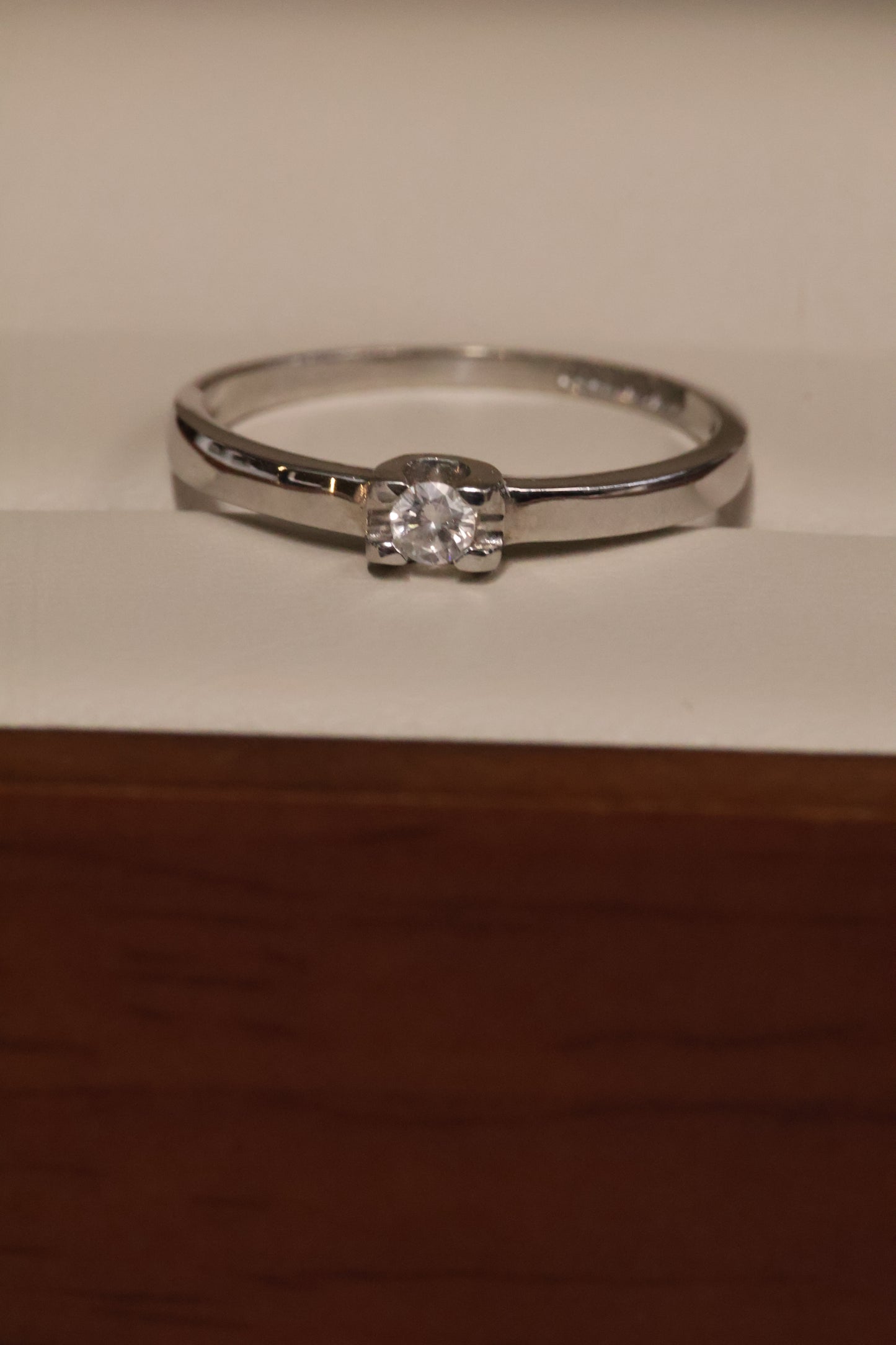 Anillo OF1213 en oro blanco 14k con diamate natural .10ct