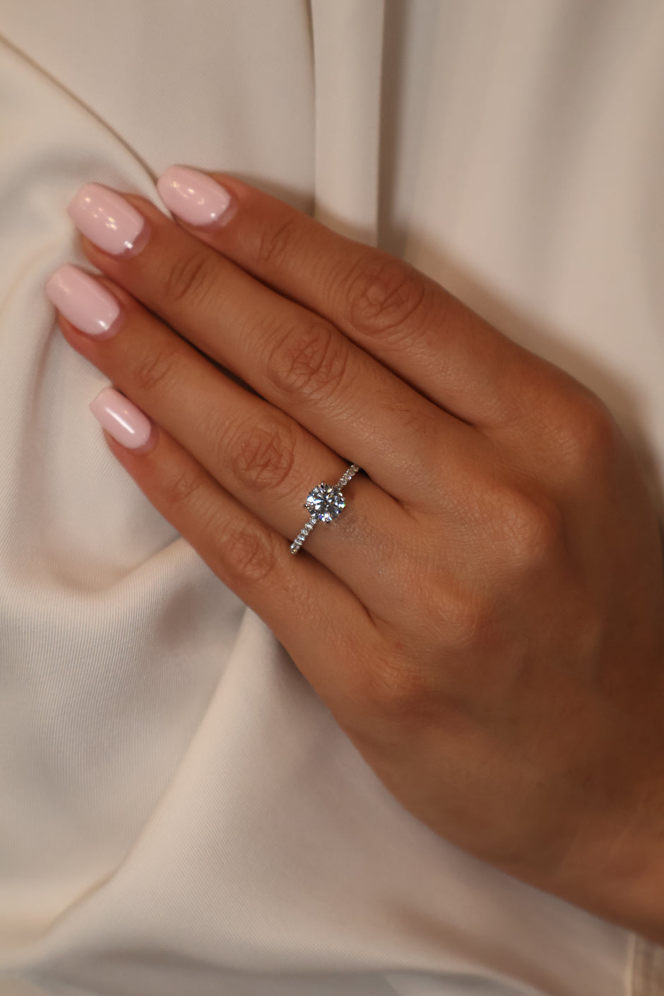 Anillo Caroline en oro 14k blanco con diamante de laboratorio 1.00 ct cod. 15999