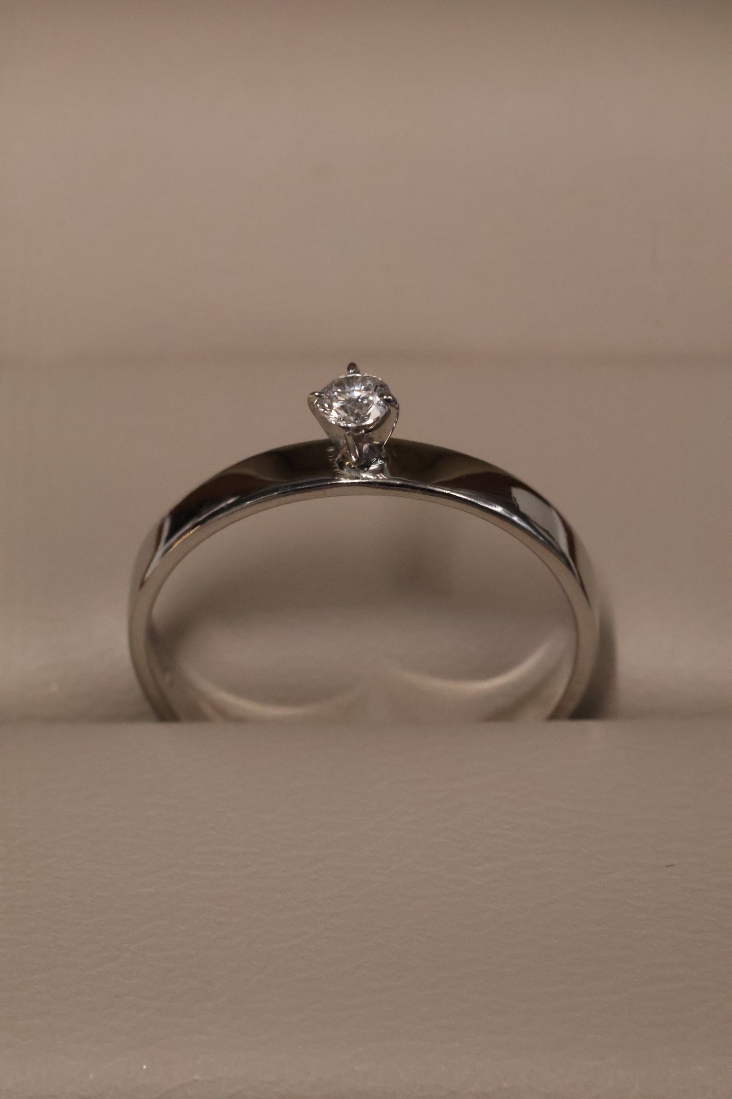 Anillo OF1583 en oro blanco 14k dimante natural .10ct