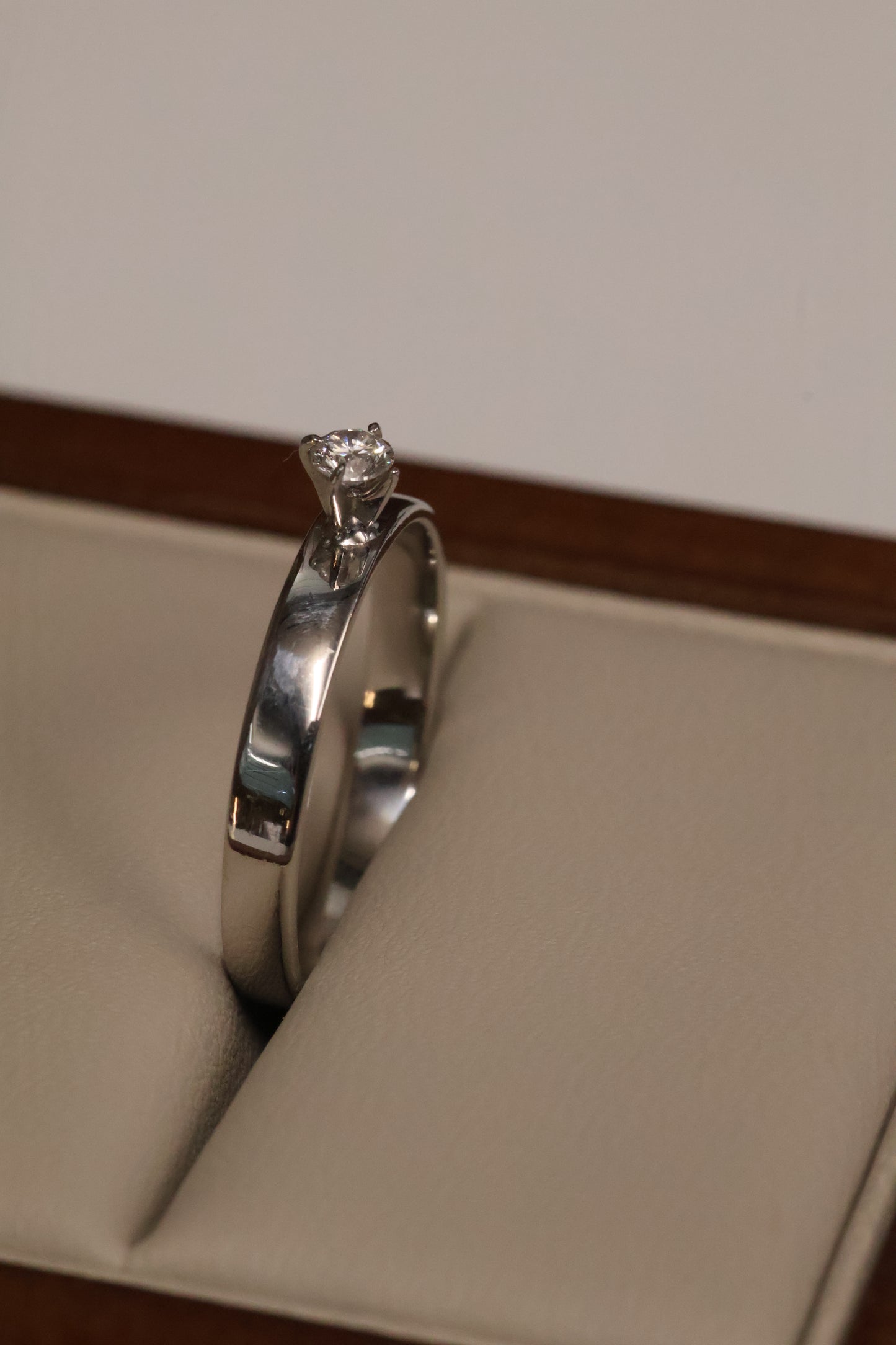 Anillo OF1583 en oro blanco 14k dimante natural .10ct