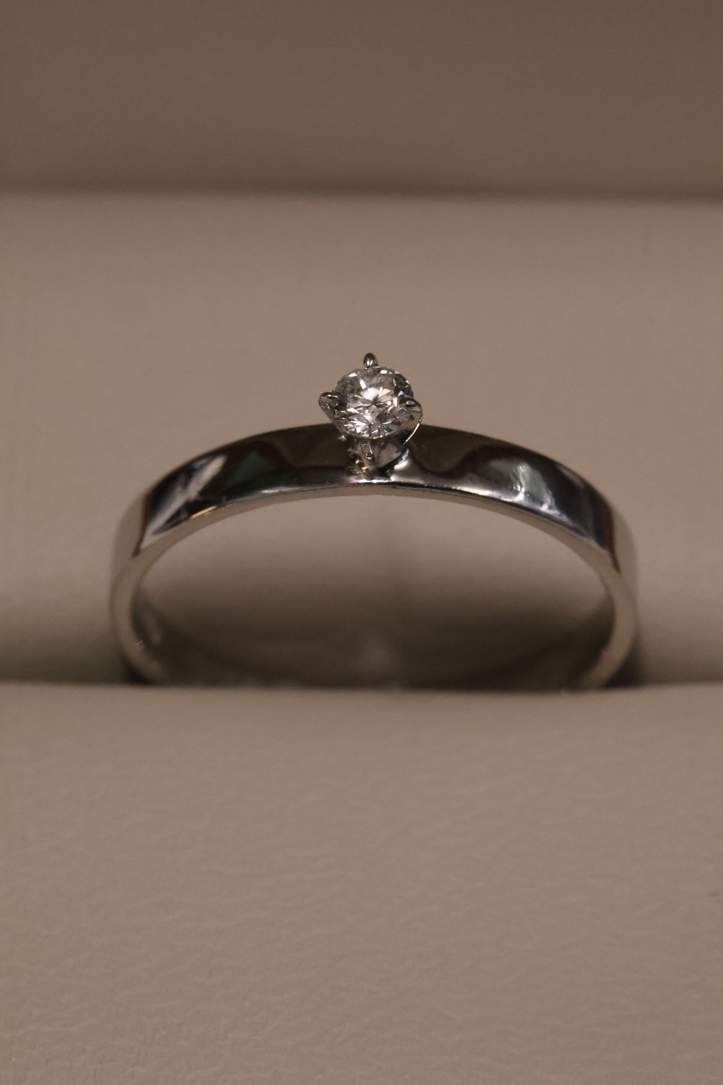 Anillo OF1583 en oro blanco 14k dimante natural .10ct