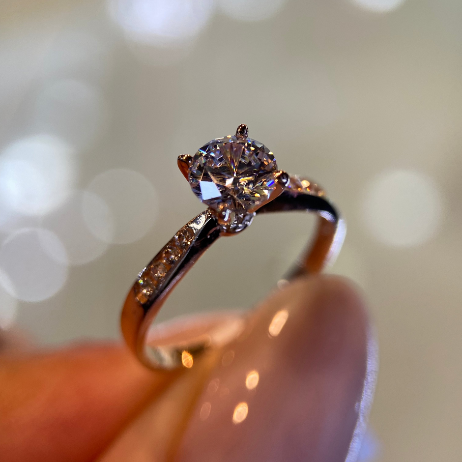 Anillo Azzurra en oro