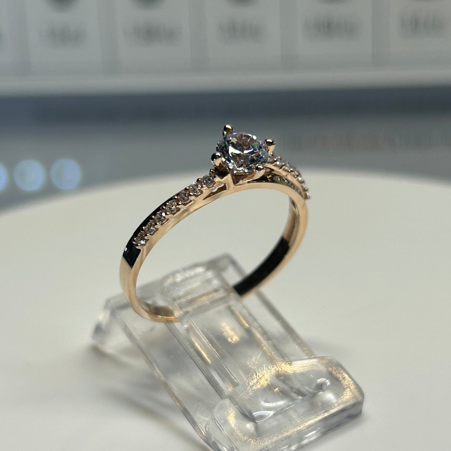 Anillo de compromiso en oro