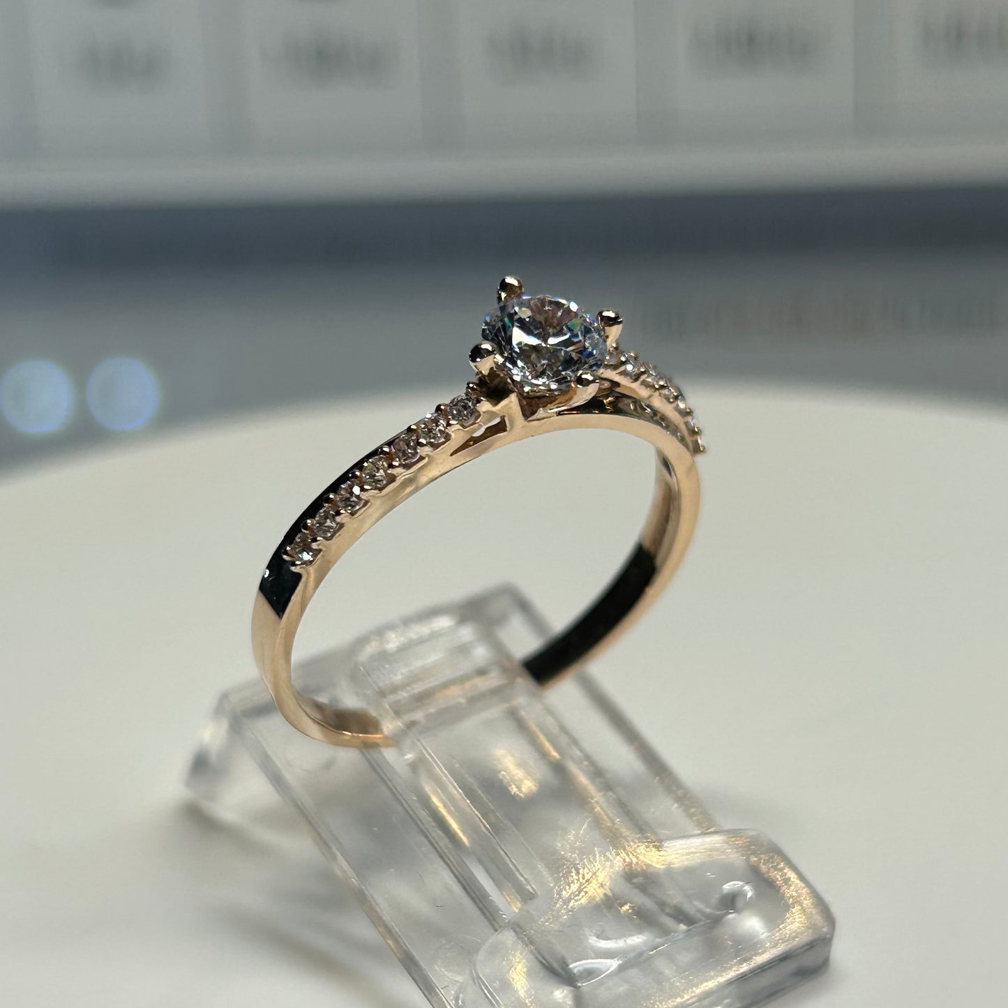 Anillo de compromiso en oro