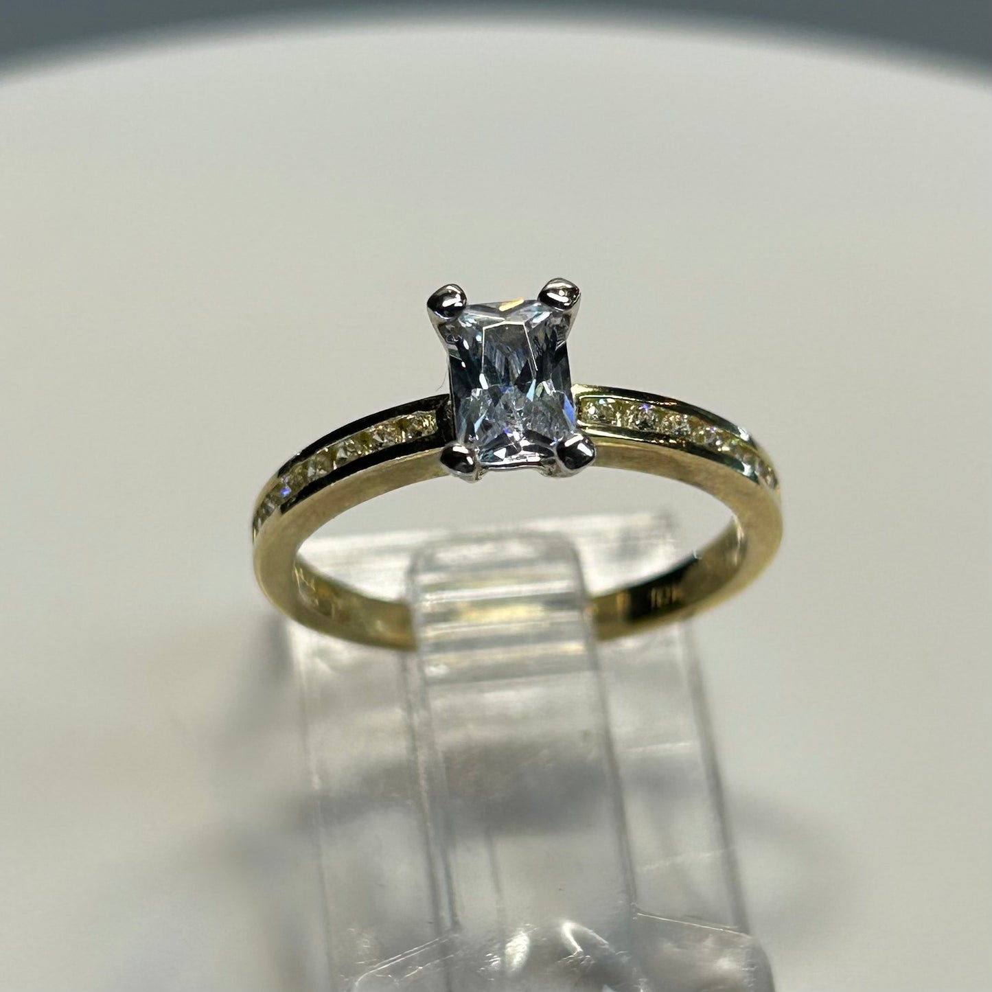 Anillo de compromiso en oro