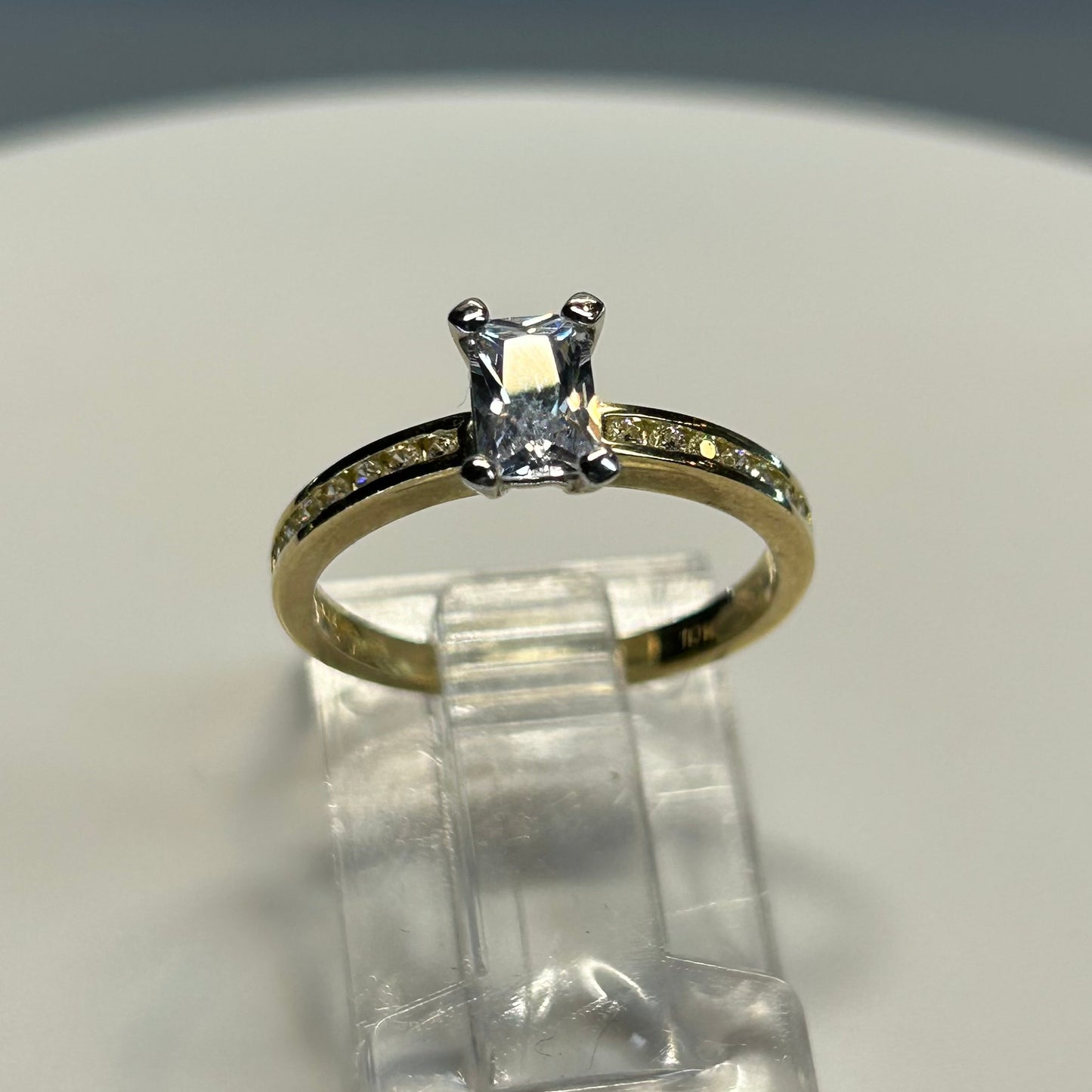 Anillo de compromiso en oro