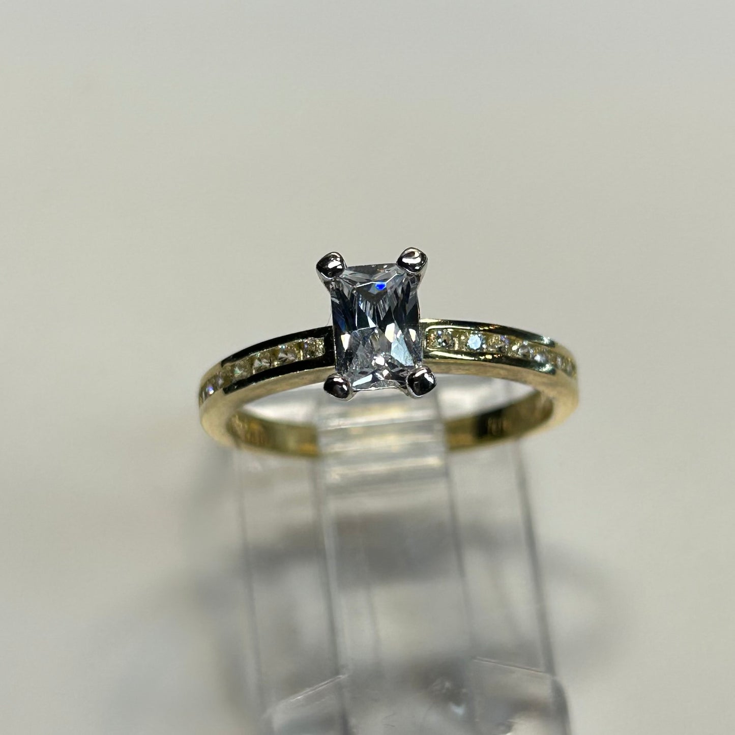 Anillo de compromiso en oro