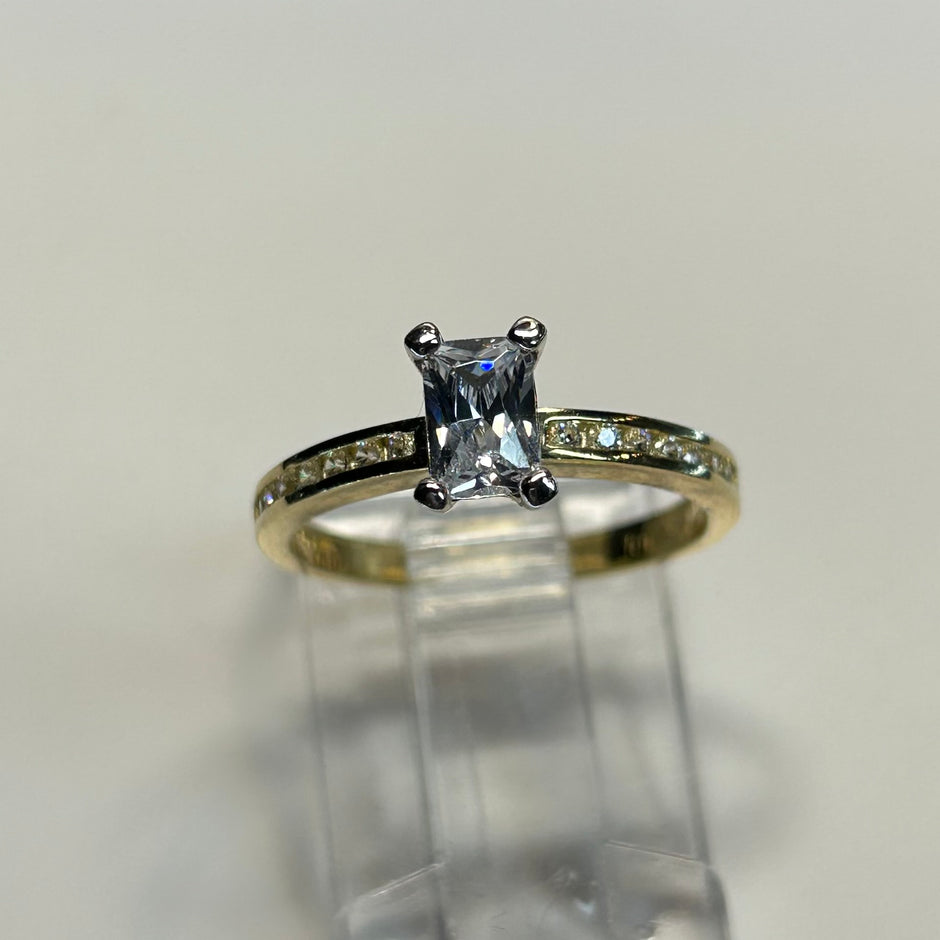 Anillo de compromiso en oro