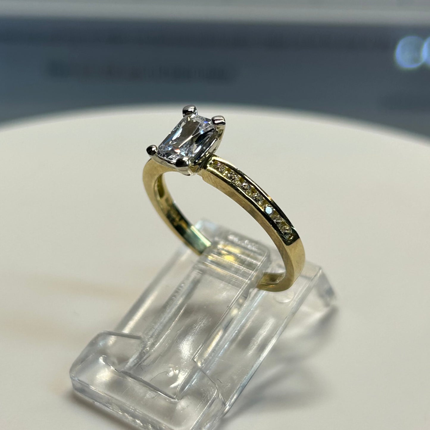 Anillo de compromiso en oro