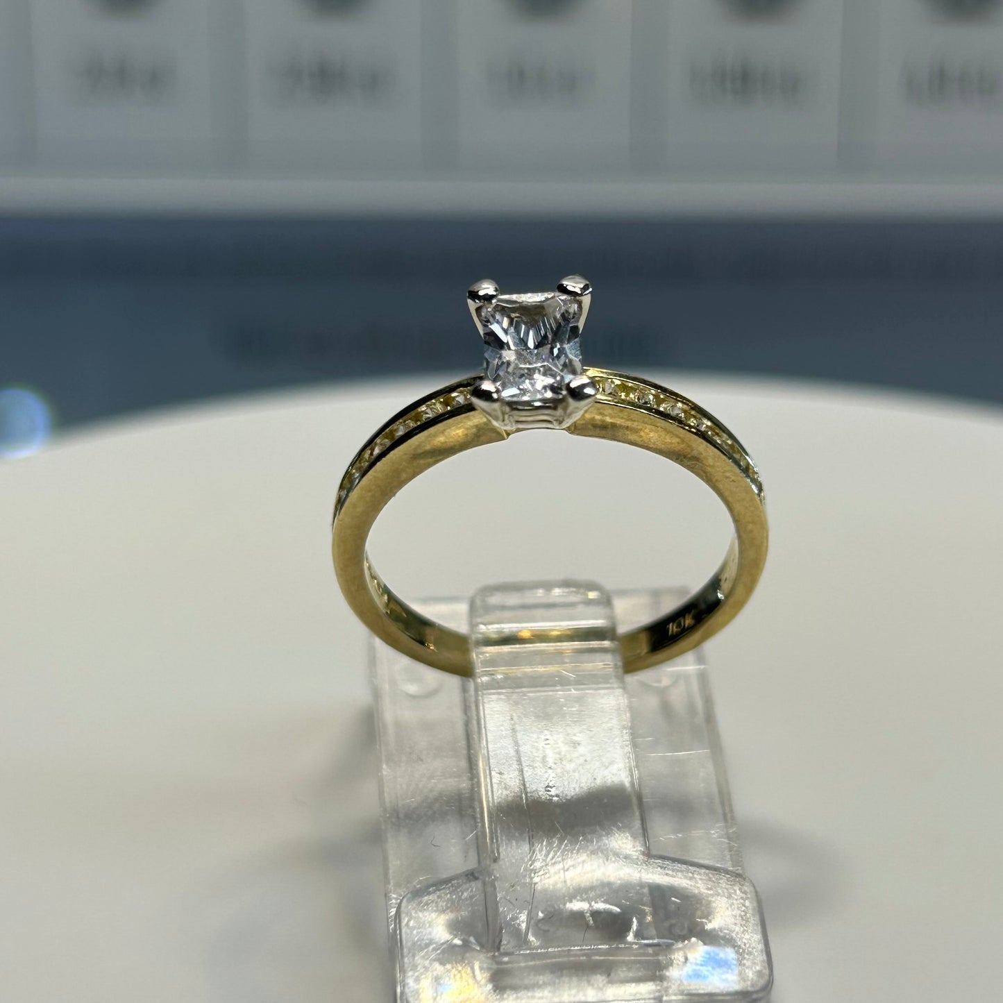 Anillo de compromiso en oro
