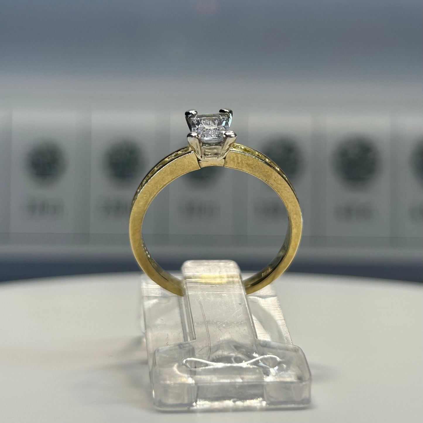 Anillo de compromiso en oro