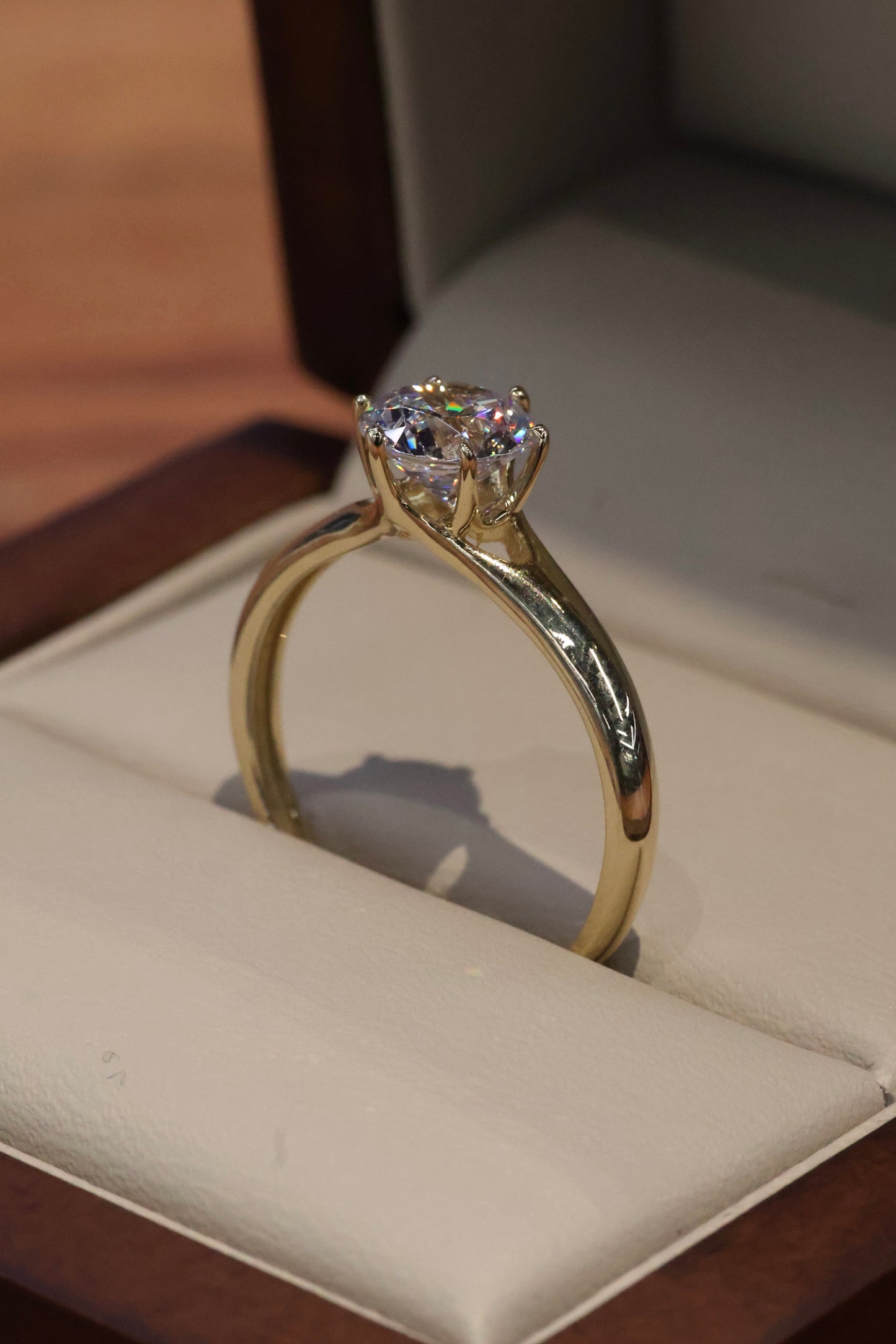 Anillo en Oro Amarillo 14k con Circonias  Mod. 16051