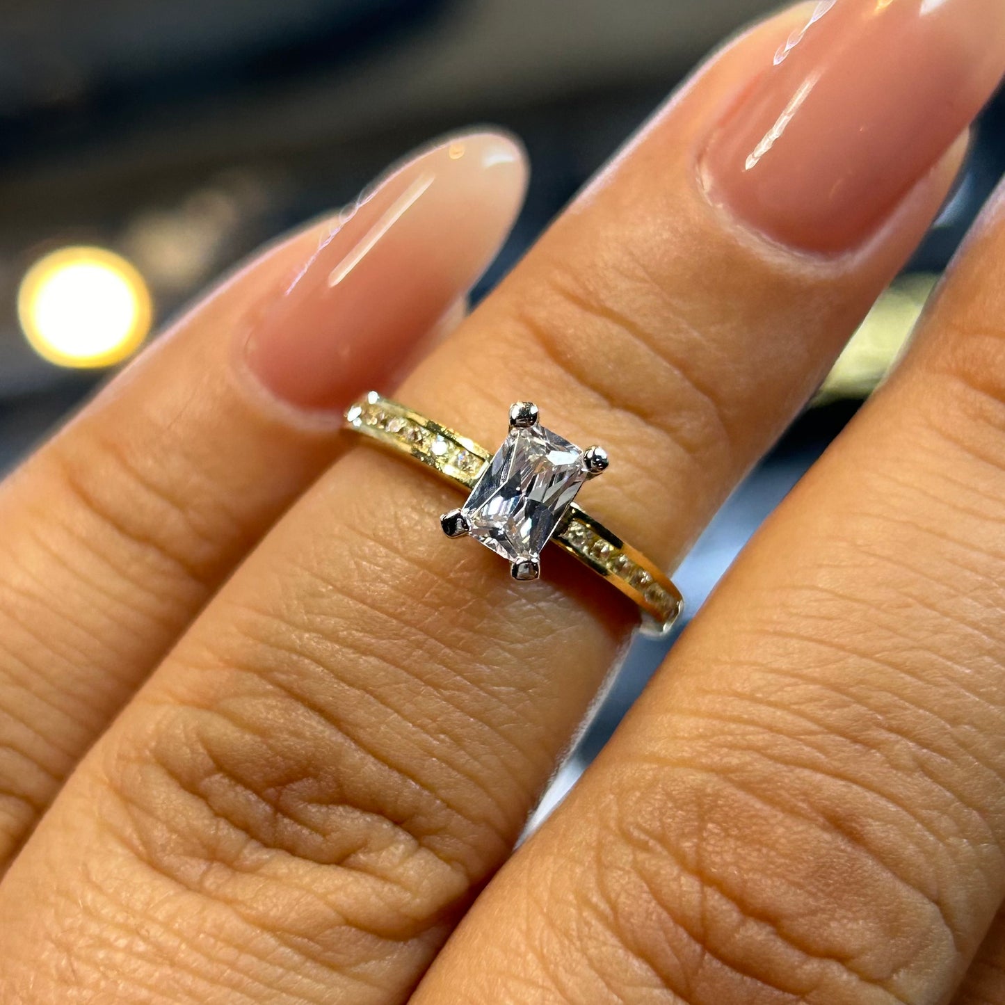 Anillo de compromiso en oro