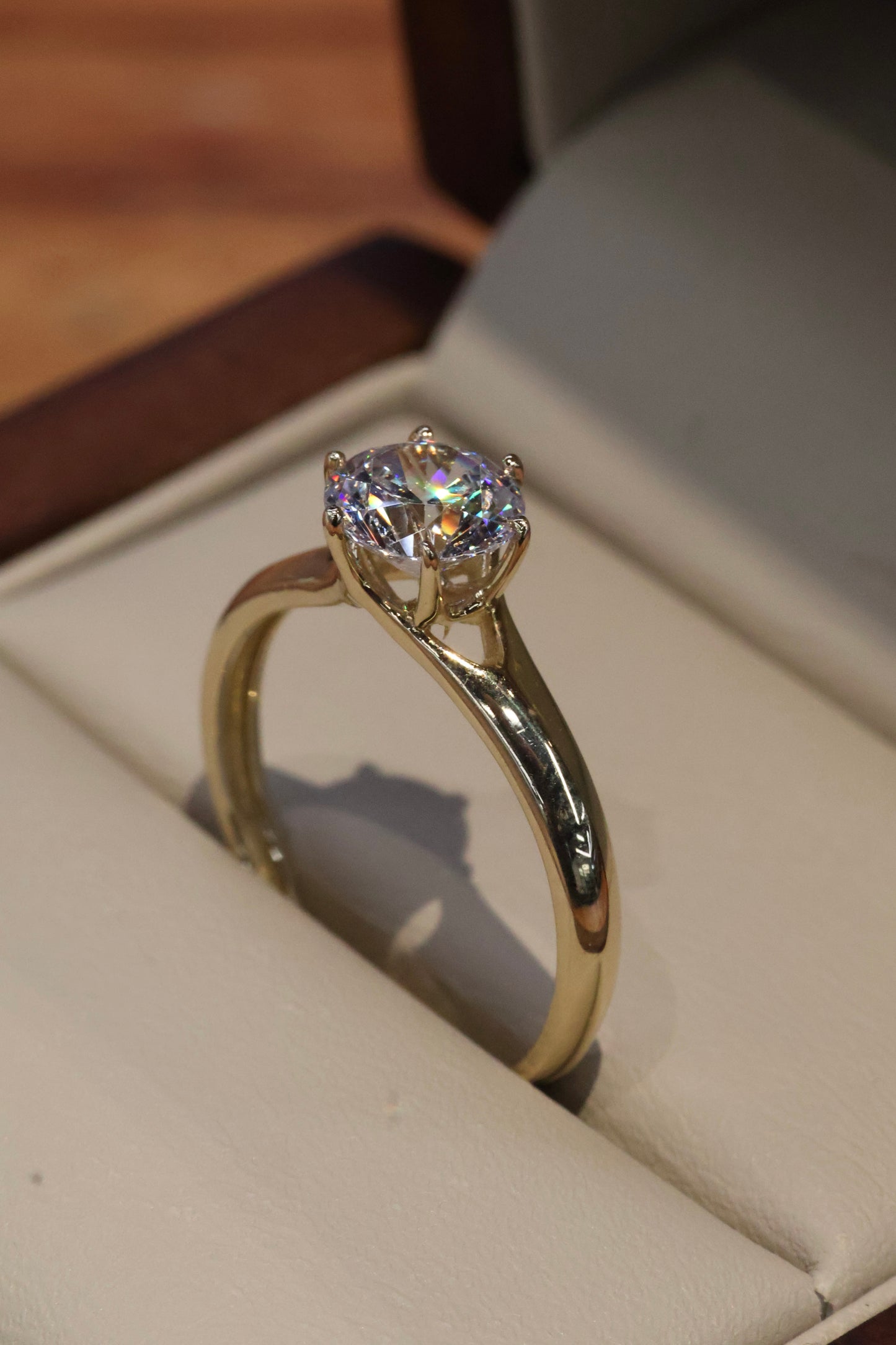 Anillo en Oro Amarillo 14k con Circonias  Mod. 16051