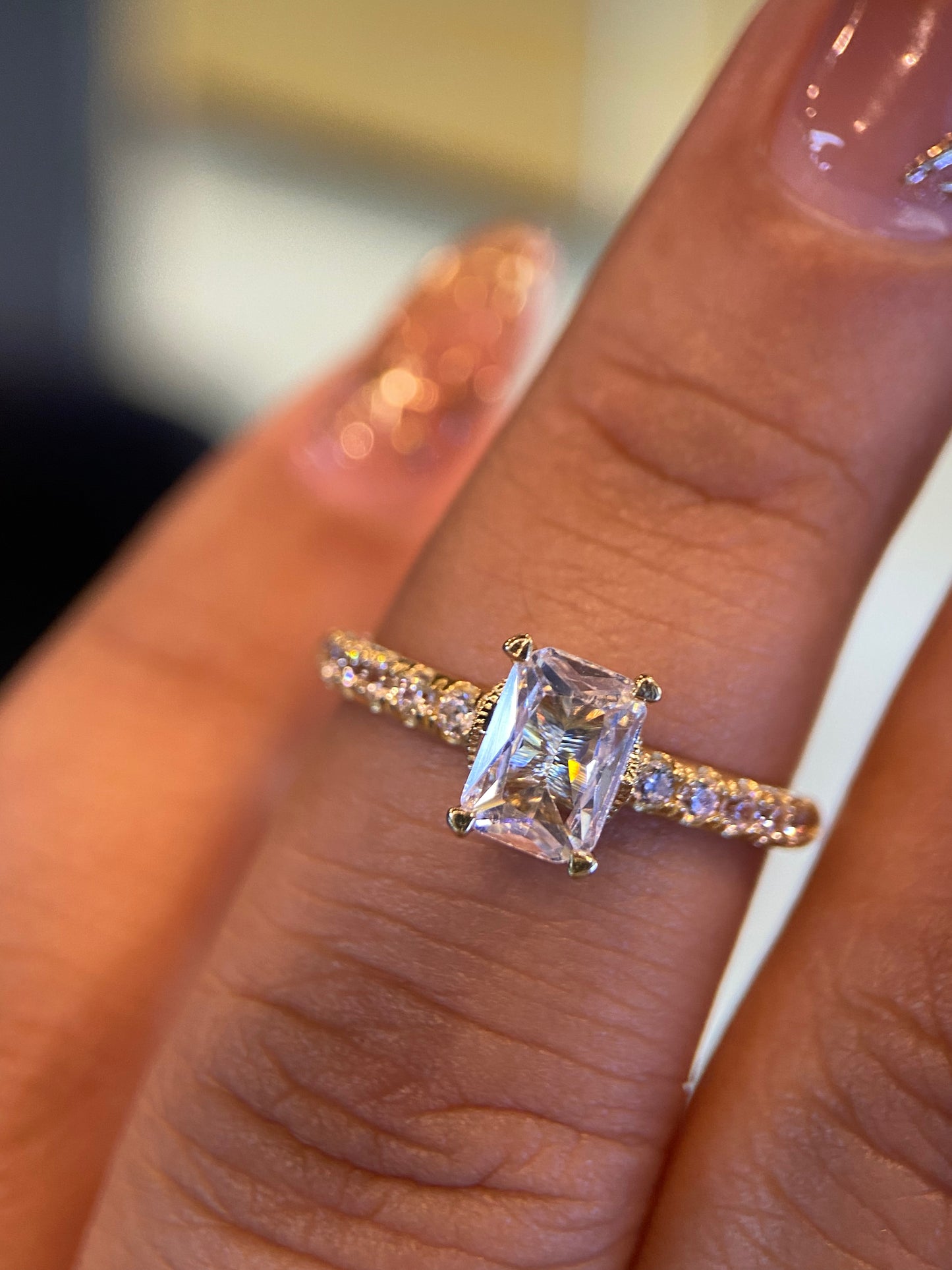 Anillo de compromiso en oro