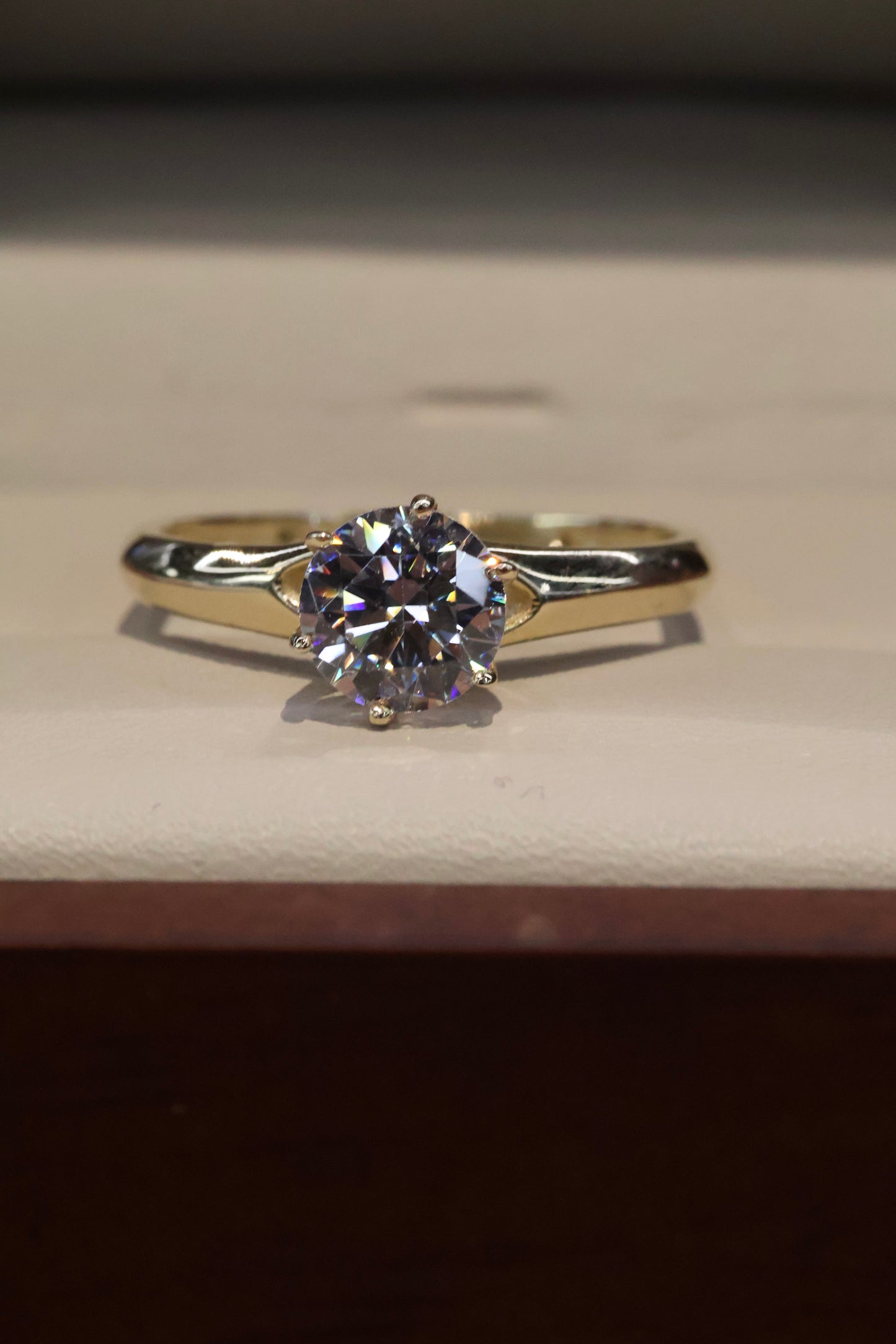 Anillo en Oro Amarillo 14k con Circonias  Mod. 16051