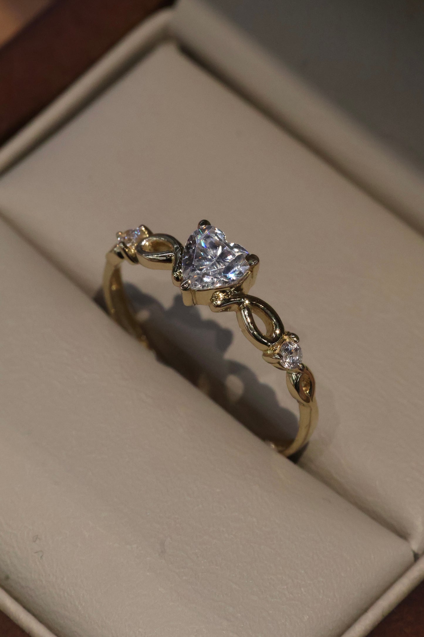 Anillo en Oro Amarillo 14k con Circonia Mod.16050
