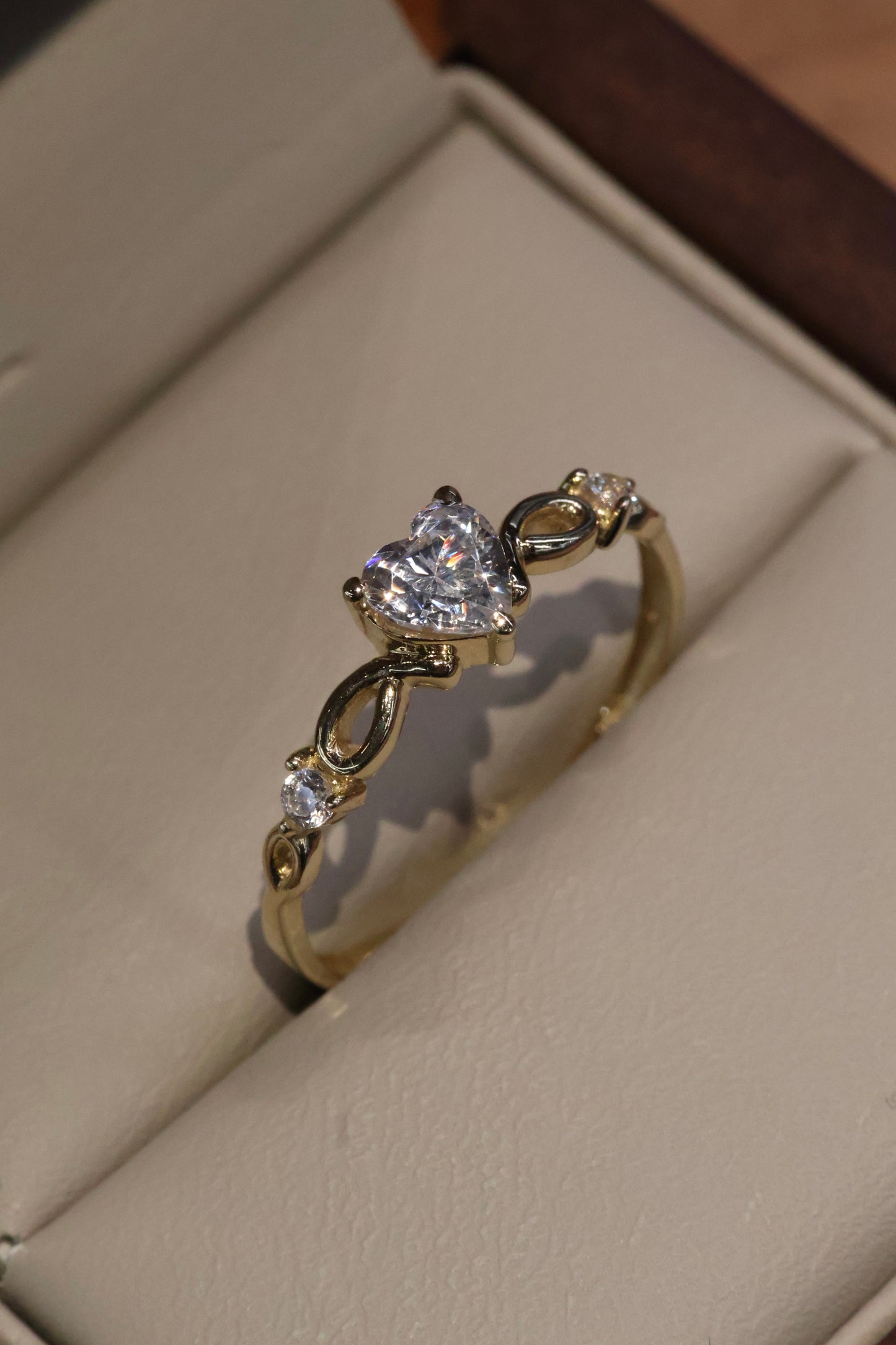 Anillo en Oro Amarillo 14k con Circonia Mod.16050