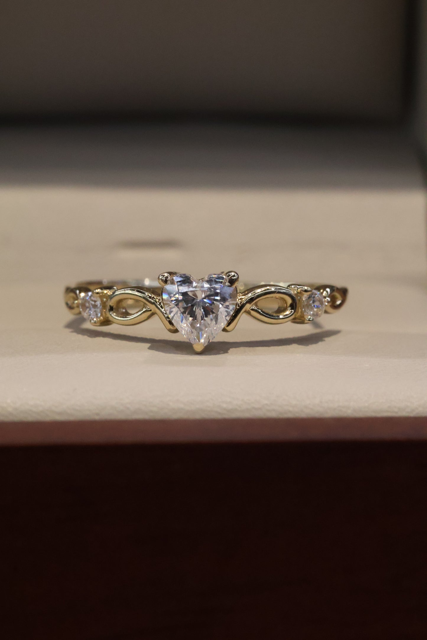 Anillo en Oro Amarillo 14k con Circonia Mod.16050