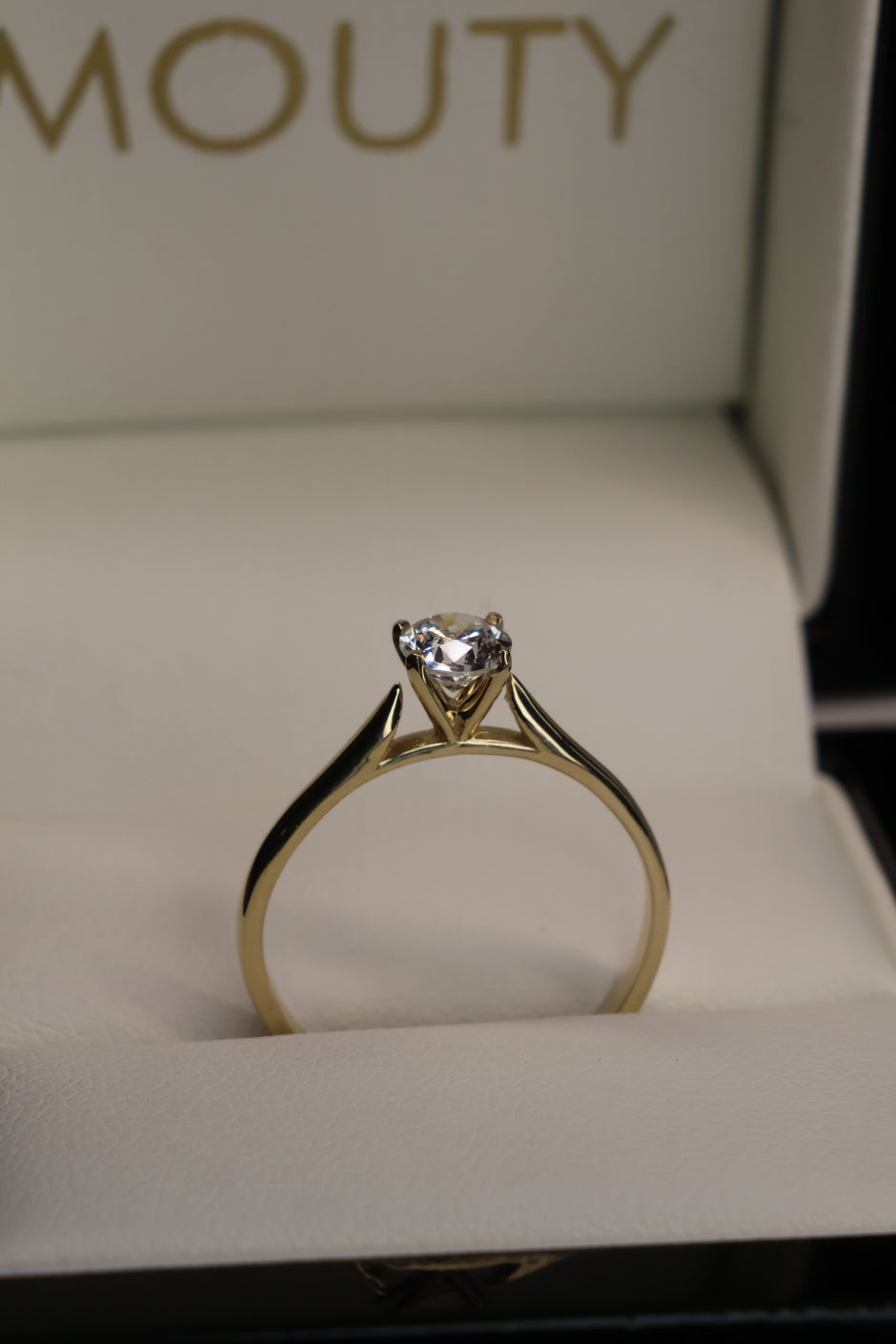 Anillo en Oro Amarillo 14k con Circonia  Mod.15958