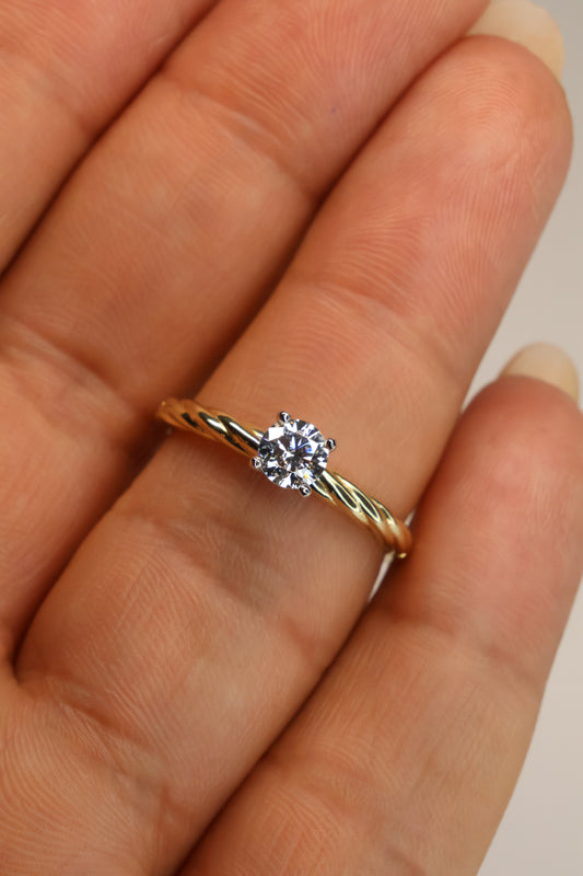 Anillo en Oro Amarillo 10k con Circonia Mod.15956