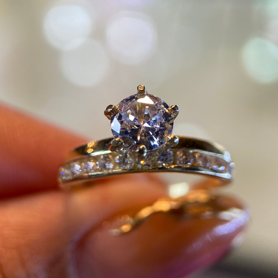 Anillo de compromiso en oro